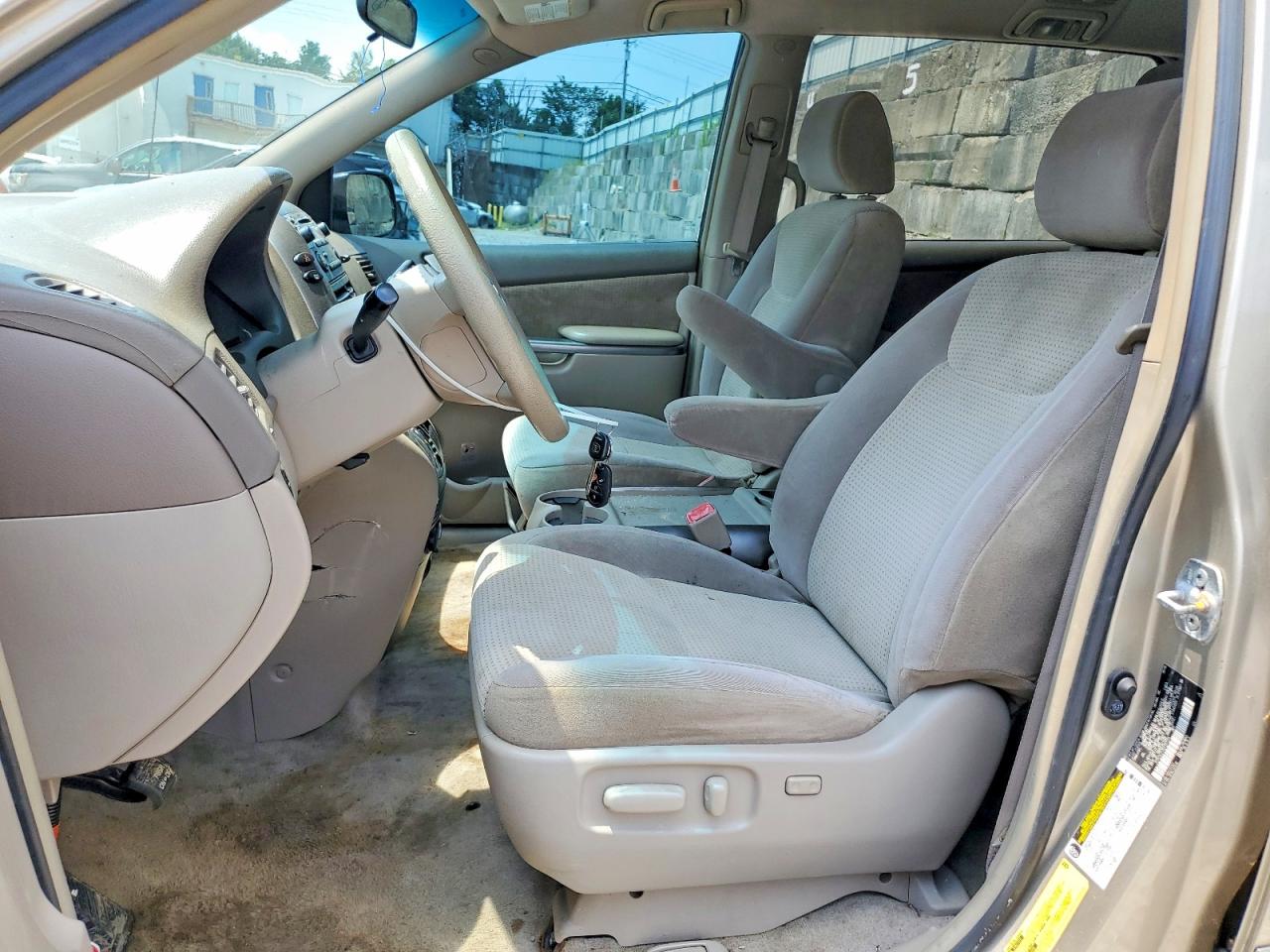 2006 Toyota Sienna Le 7 Passenger Gold vin: 5TDZA23CX6S567554