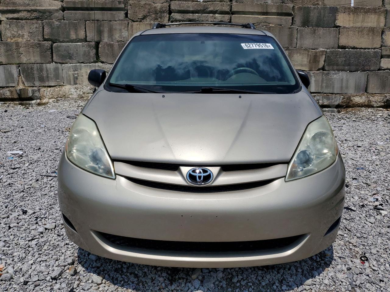 2006 Toyota Sienna Le 7 Passenger Gold vin: 5TDZA23CX6S567554