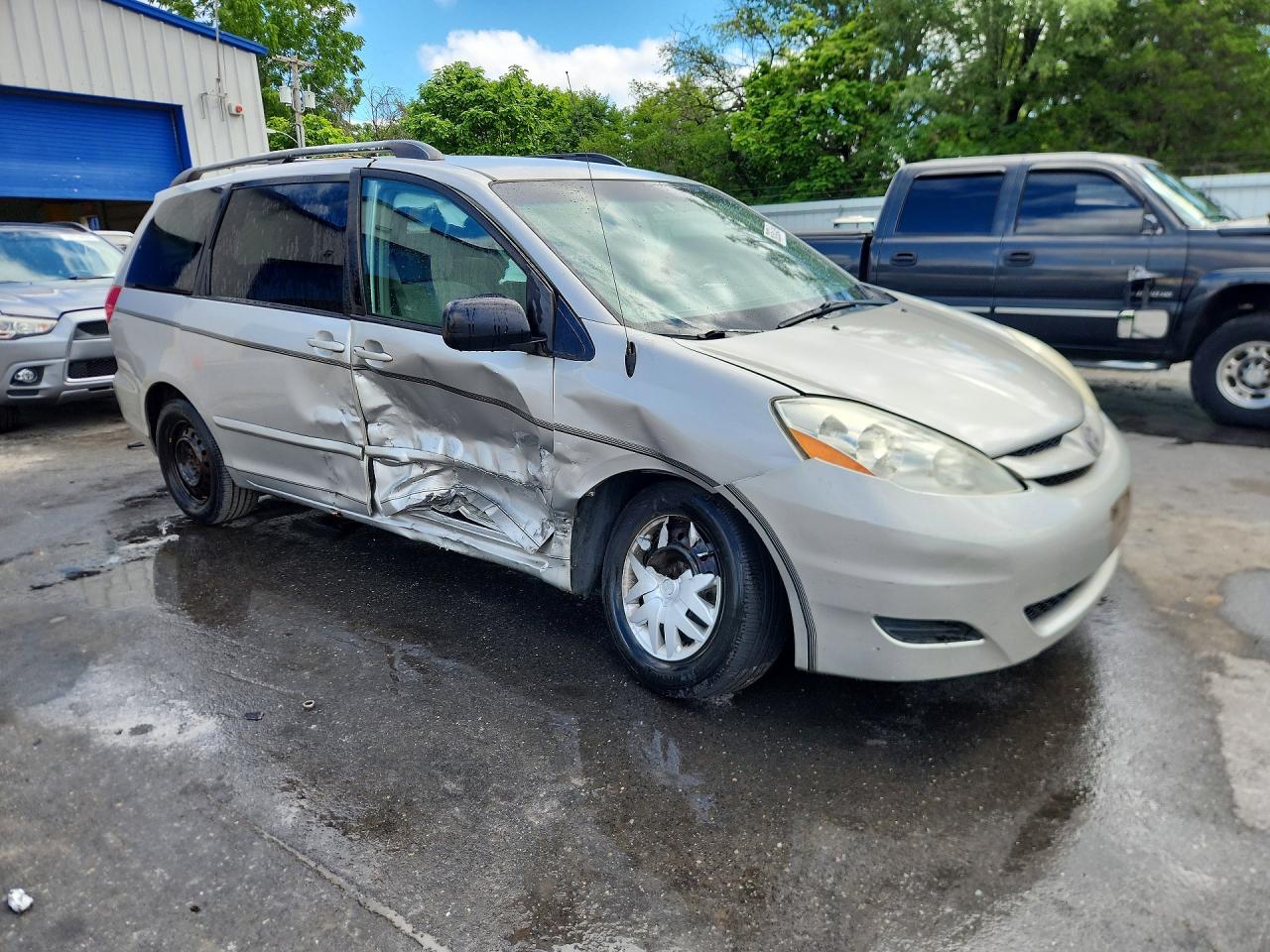 2006 Toyota Sienna Le 7 Passenger Серебряный vin: 5TDZA23CX6S573757