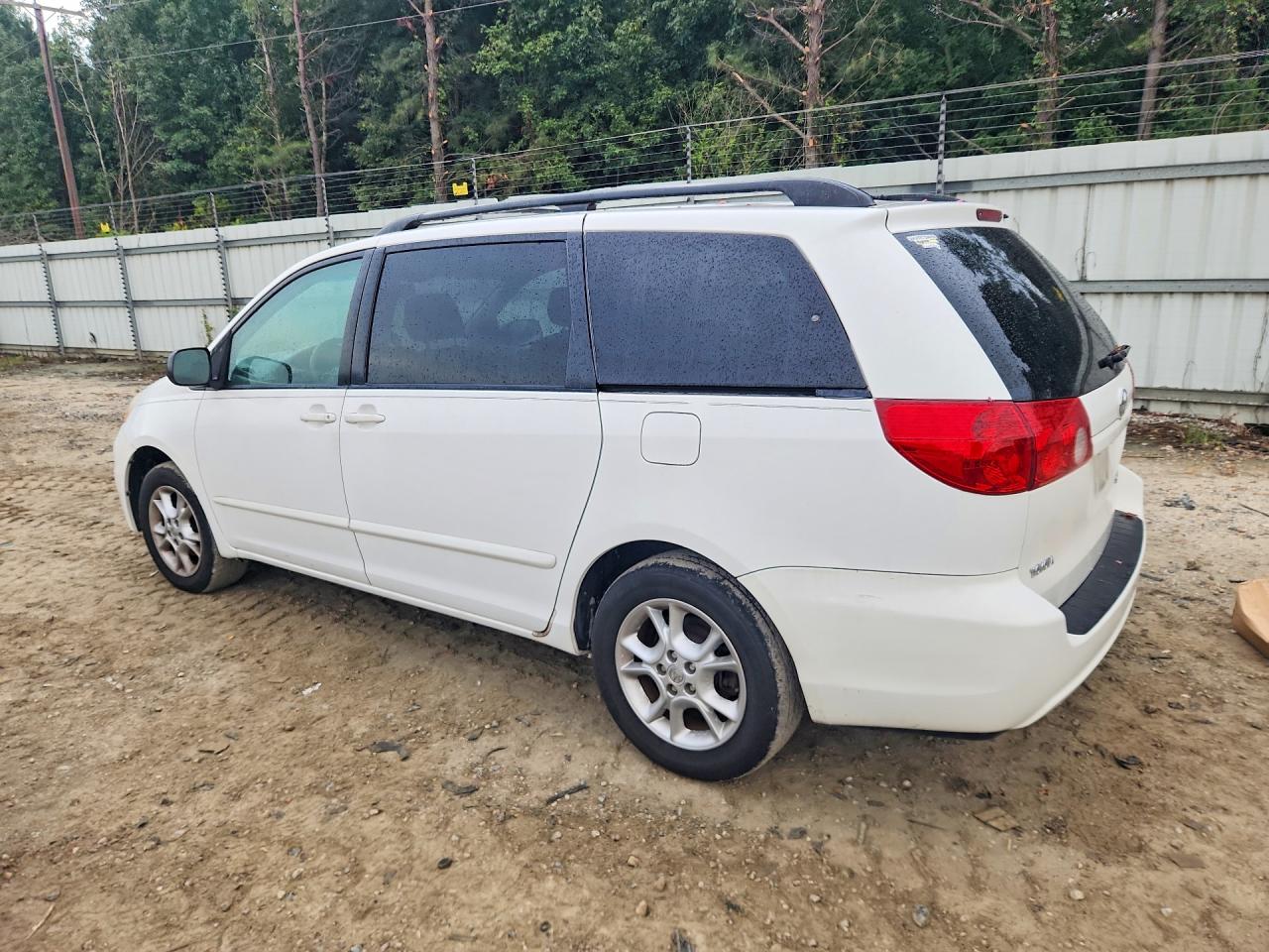 2006 Toyota Sienna Le 8 Passenger White vin: 5TDZA23CX6S574245