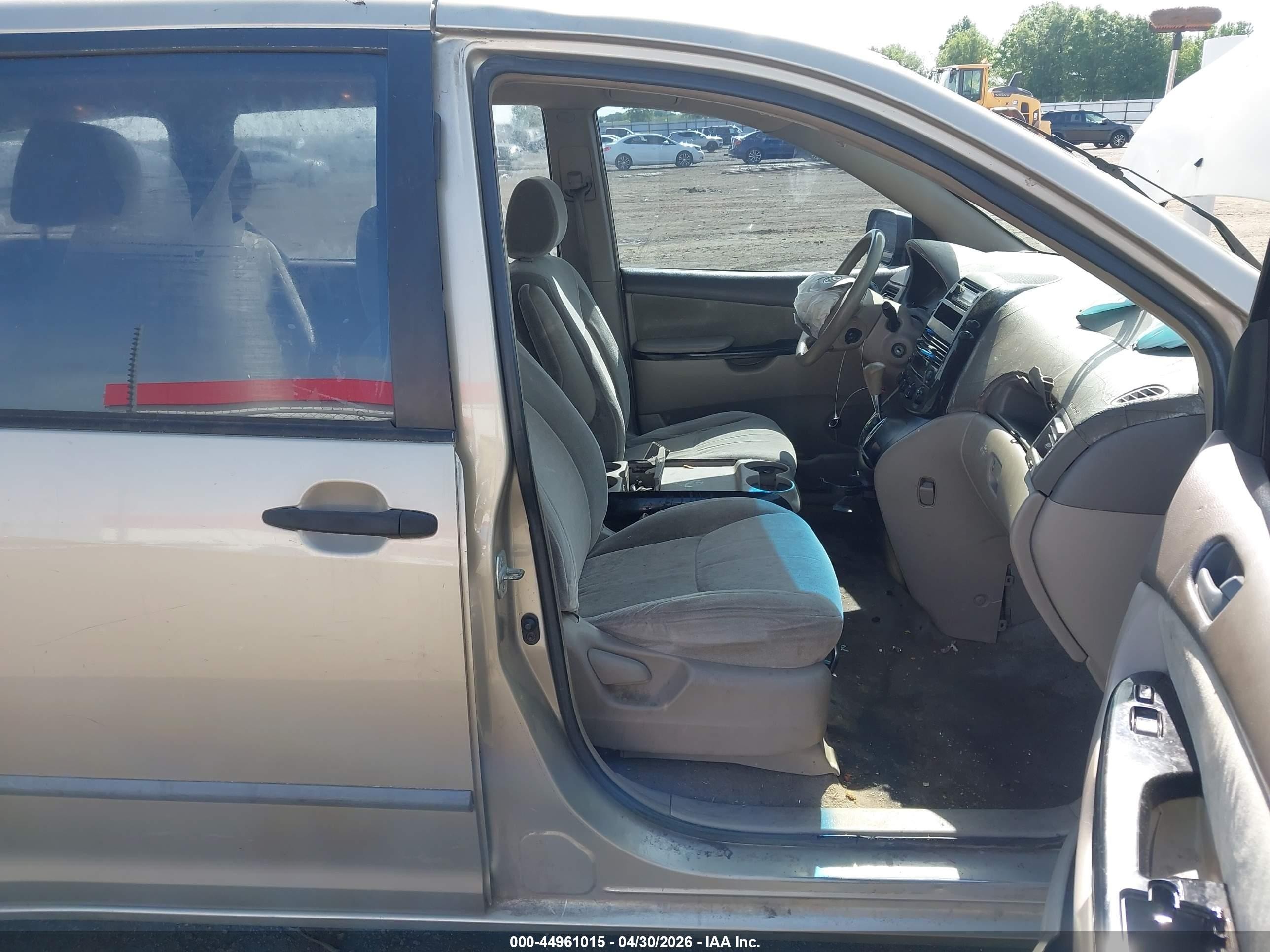 2004 Toyota Sienna Ce Brown vin: 5TDZA29C04S017963