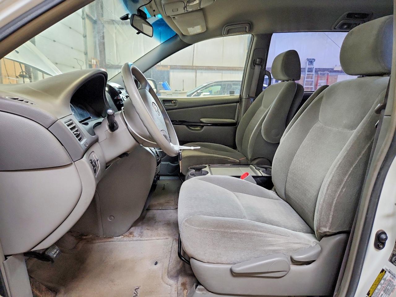 2005 Toyota Sienna Ce White vin: 5TDZA29C05S239551