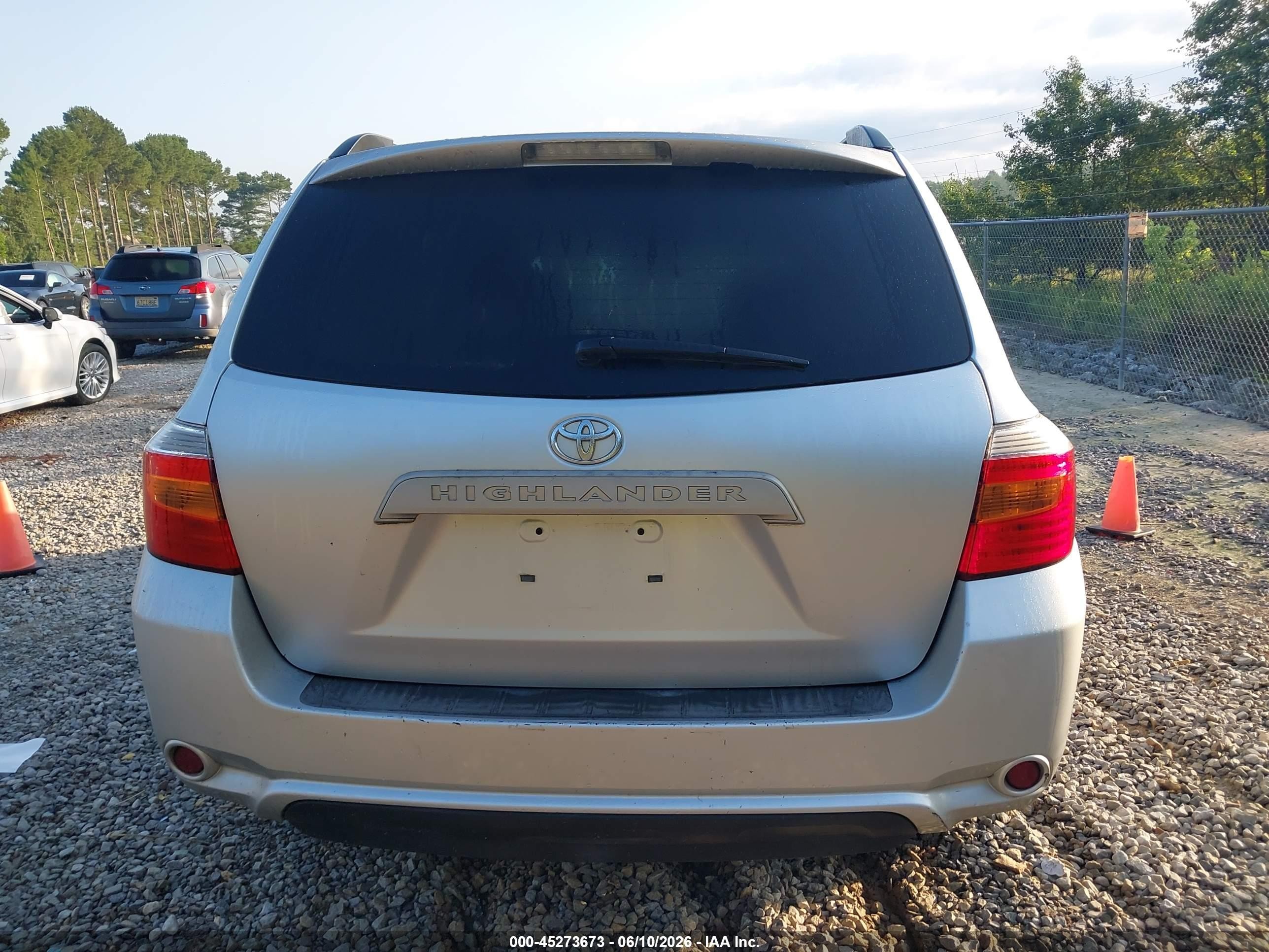 2010 Toyota Highlander   Silver vin: 5TDZA3EH0AS004200