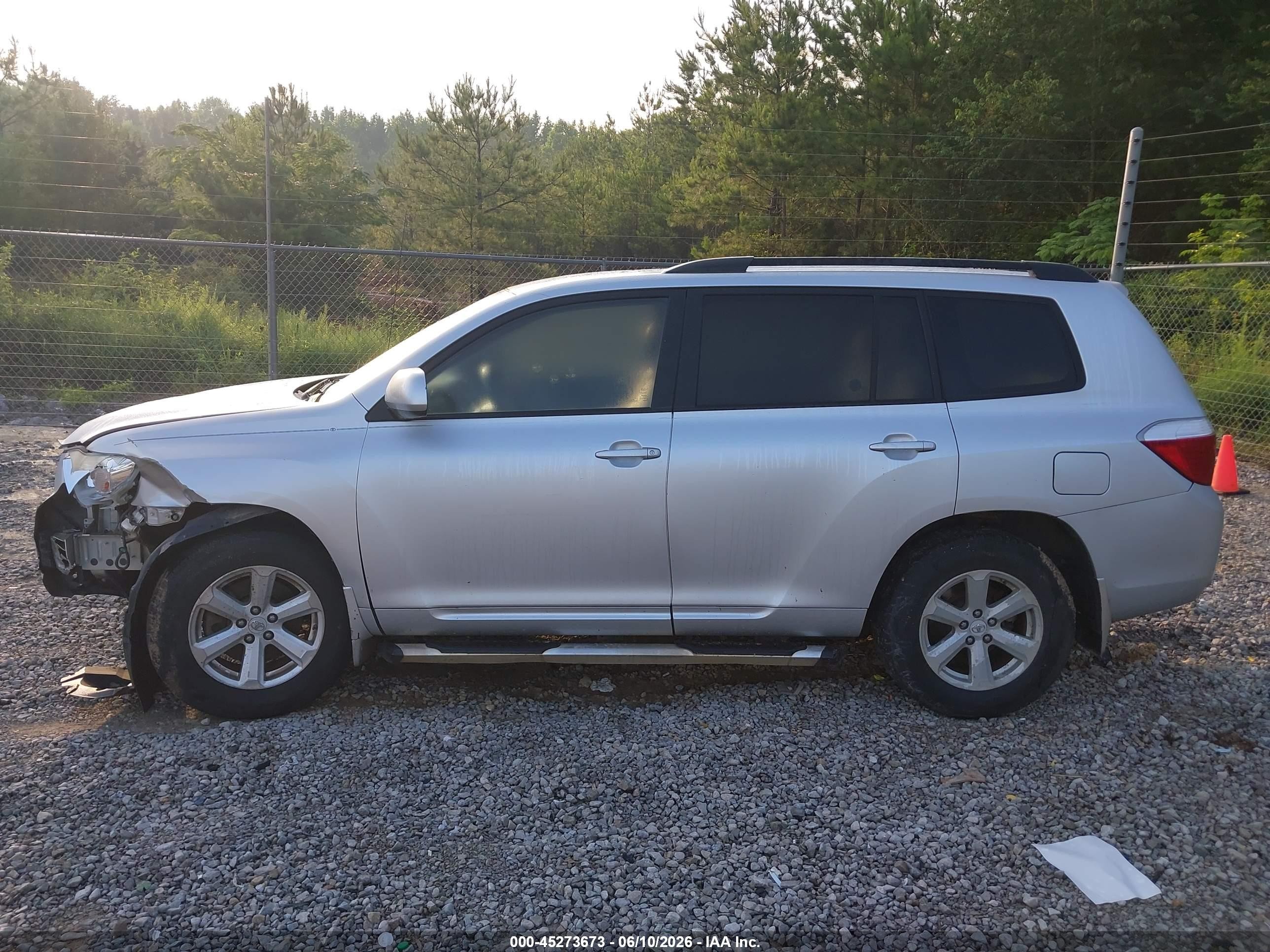 2010 Toyota Highlander   Silver vin: 5TDZA3EH0AS004200