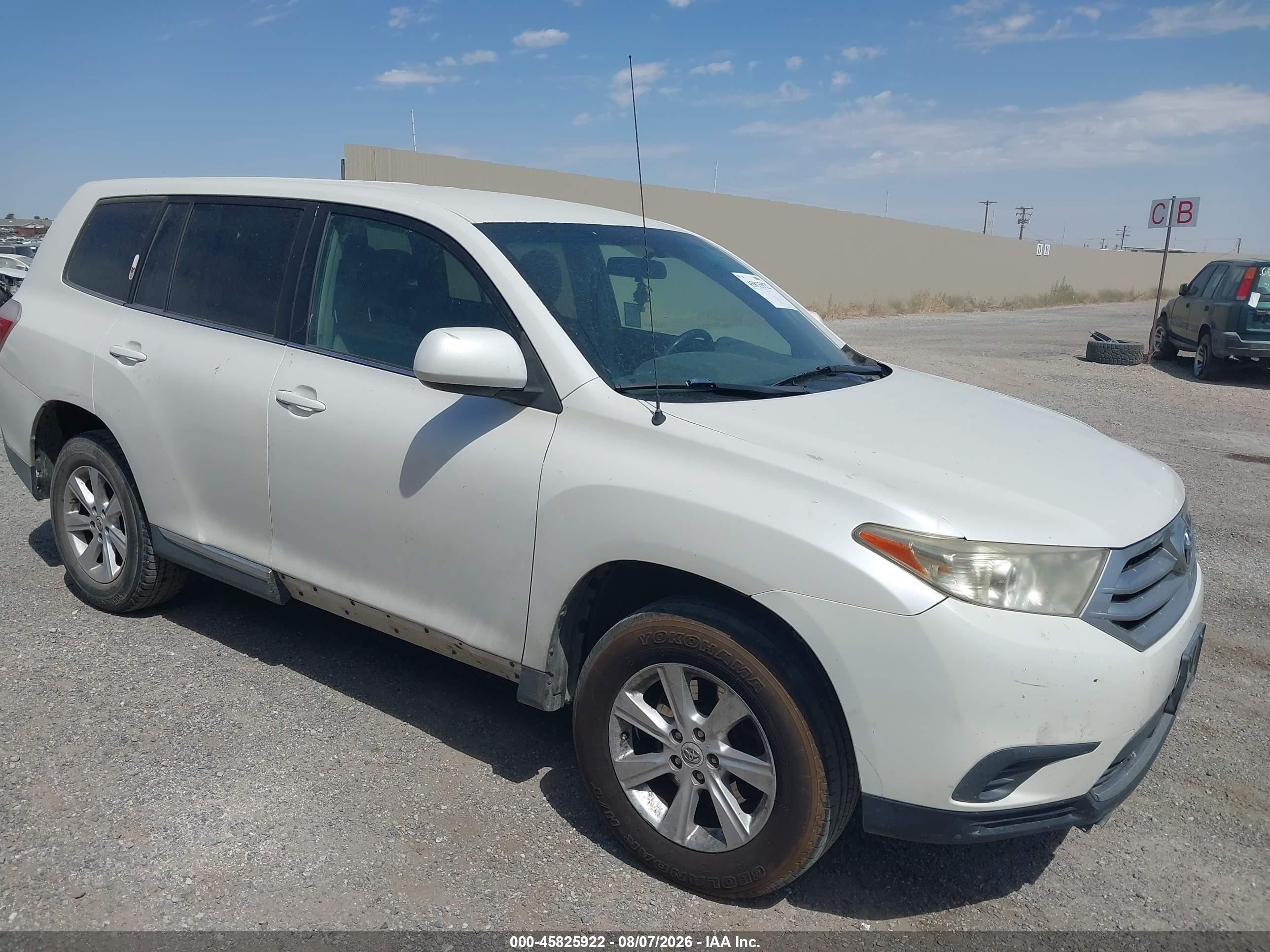 2012 Toyota Highlander   White vin: 5TDZA3EH0CS021386