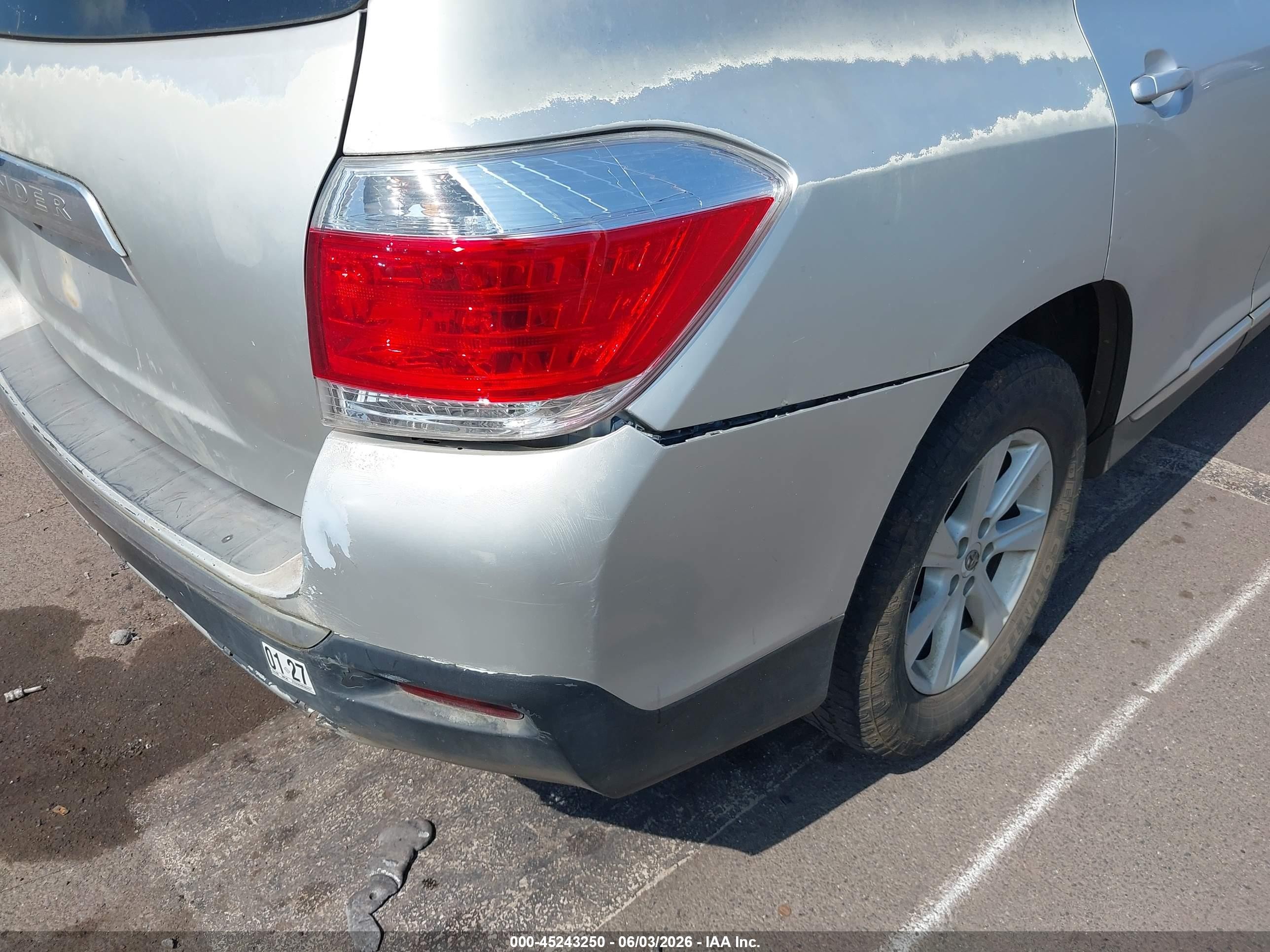 2013 Toyota Highlander Base Plus Серебряный vin: 5TDZA3EH0DS031577