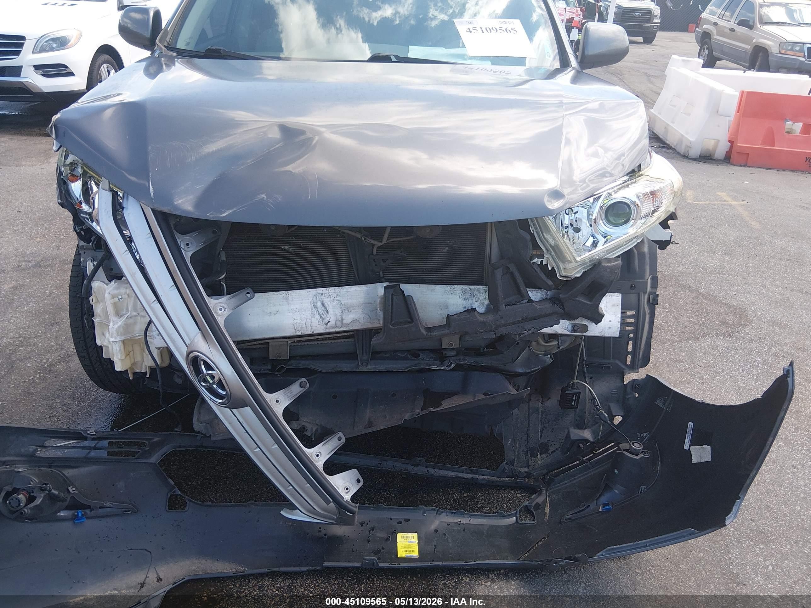 2013 Toyota Highlander   Gray vin: 5TDZA3EH0DS036357