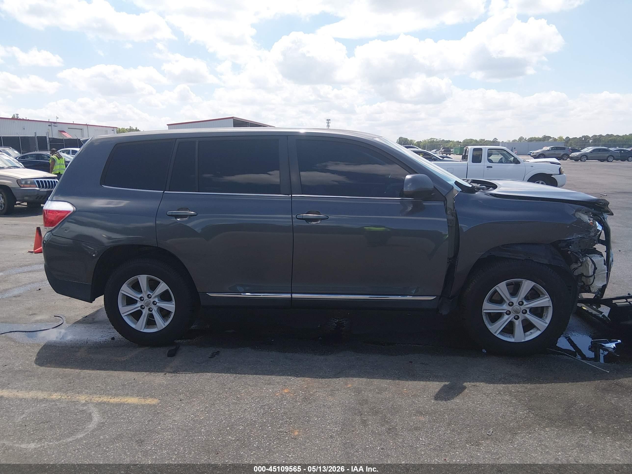 2013 Toyota Highlander   Gray vin: 5TDZA3EH0DS036357