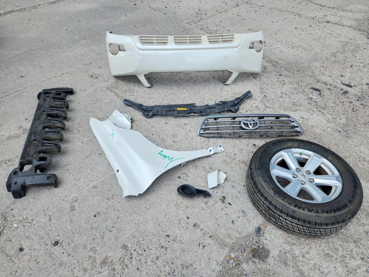 2010 Toyota Highlander Base White vin: 5TDZA3EH1AS006845