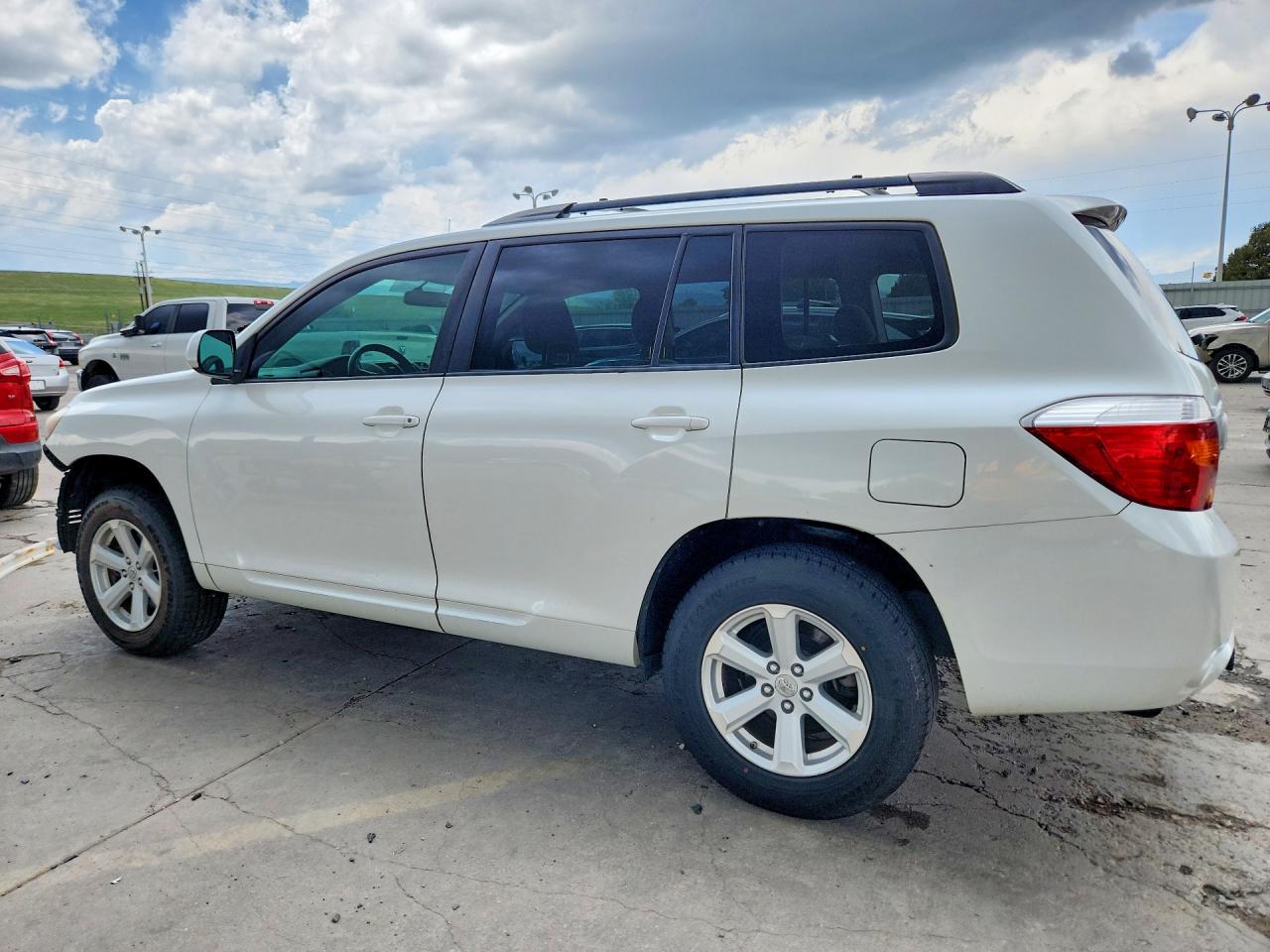 2010 Toyota Highlander Base White vin: 5TDZA3EH1AS006845