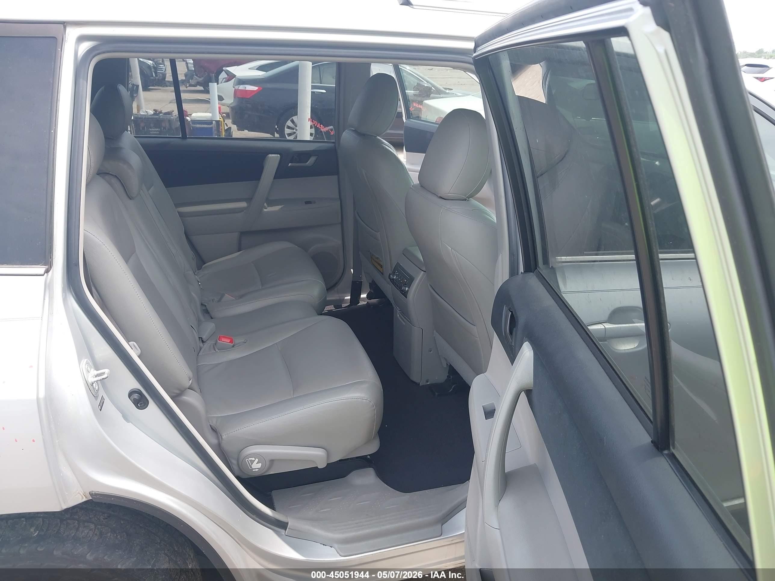 2012 Toyota Highlander   Silver vin: 5TDZA3EH1CS029755