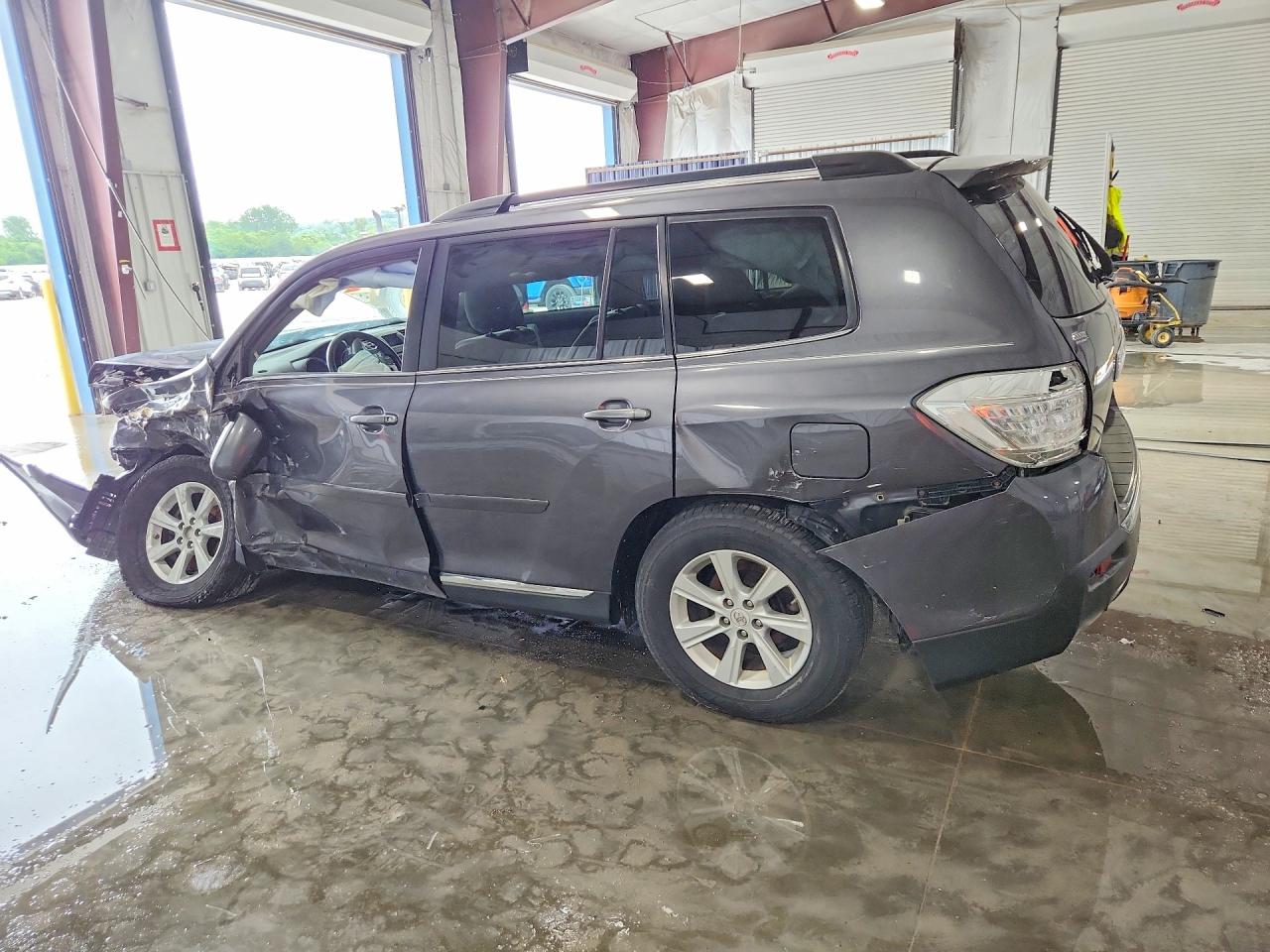 2011 Toyota Highlander Base Gray vin: 5TDZA3EH2BS008041