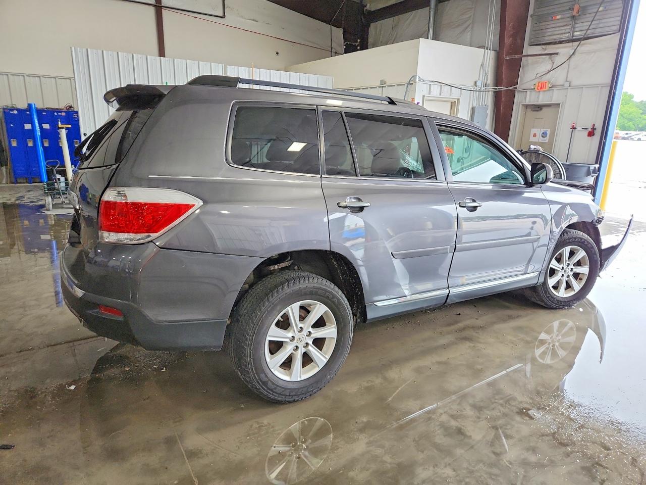 2011 Toyota Highlander Base Gray vin: 5TDZA3EH2BS008041