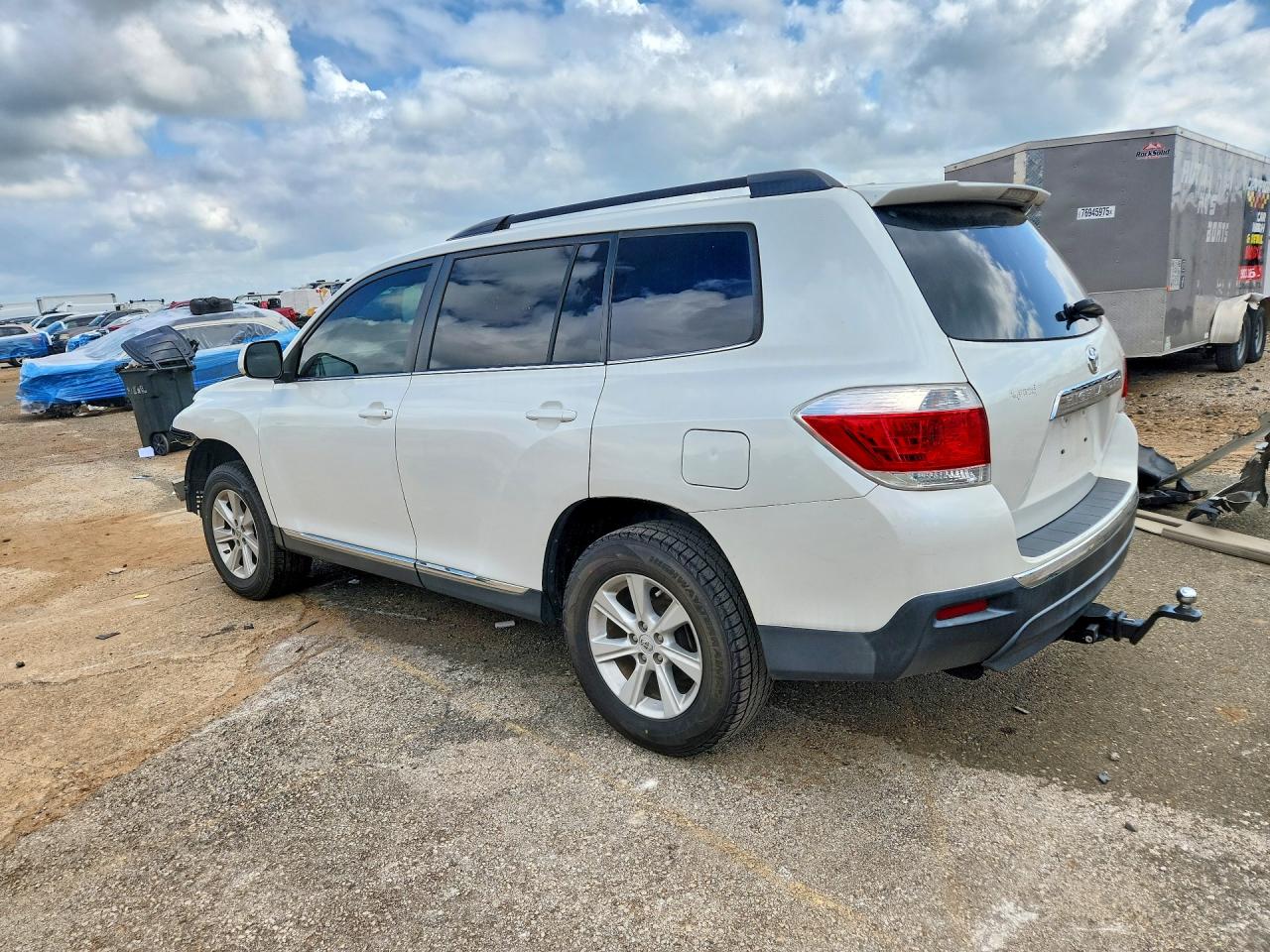 2011 Toyota Highlander Base White vin: 5TDZA3EH2BS015328