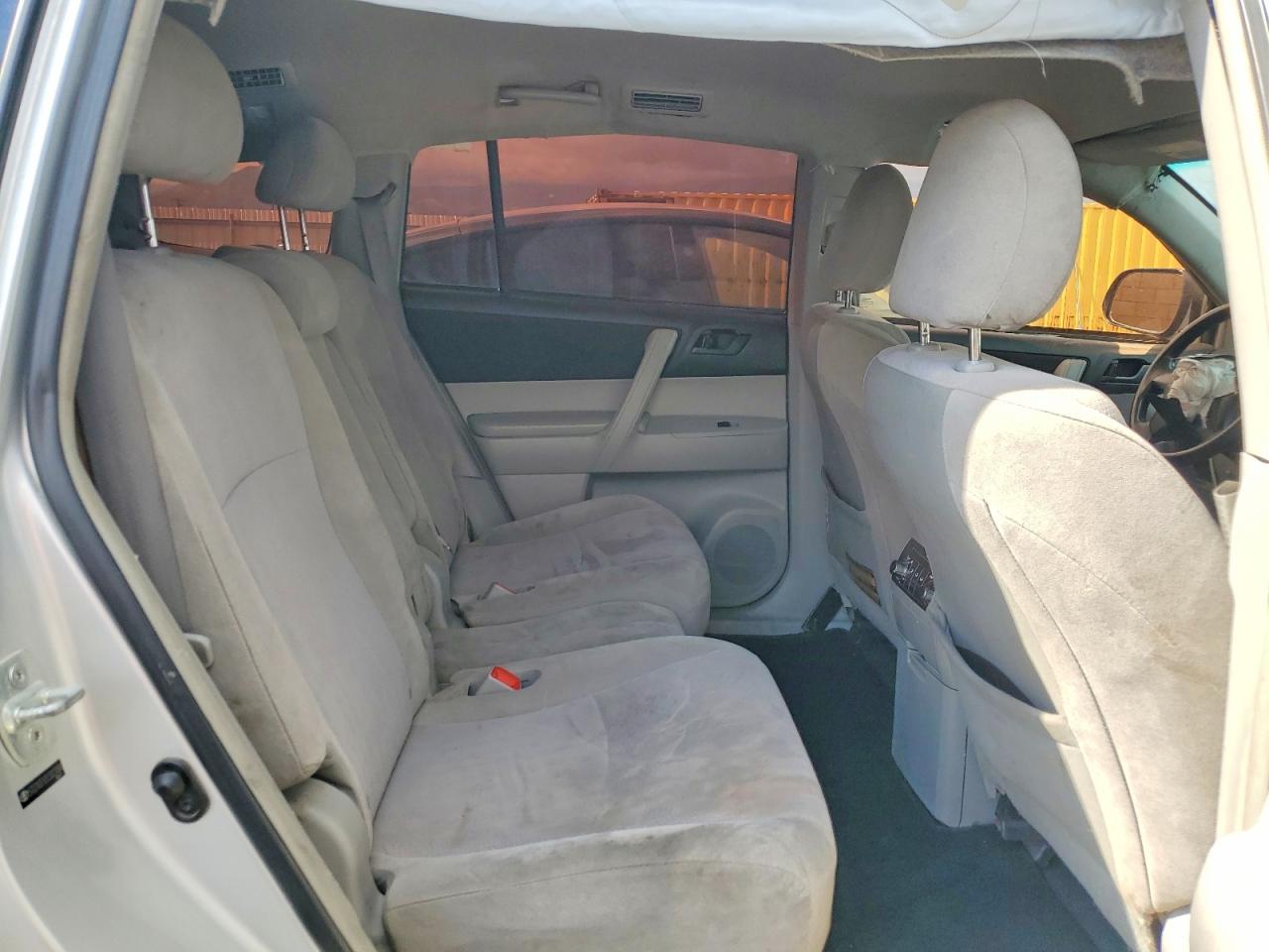 2012 Toyota Highlander Base Silver vin: 5TDZA3EH2CS022006