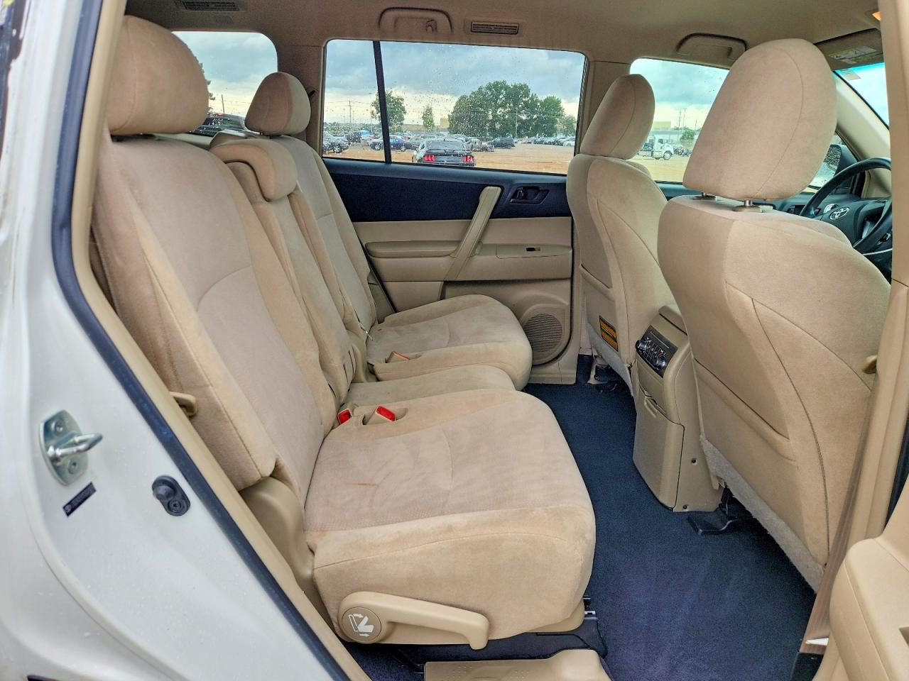 2012 Toyota Highlander Base White vin: 5TDZA3EH2CS031076