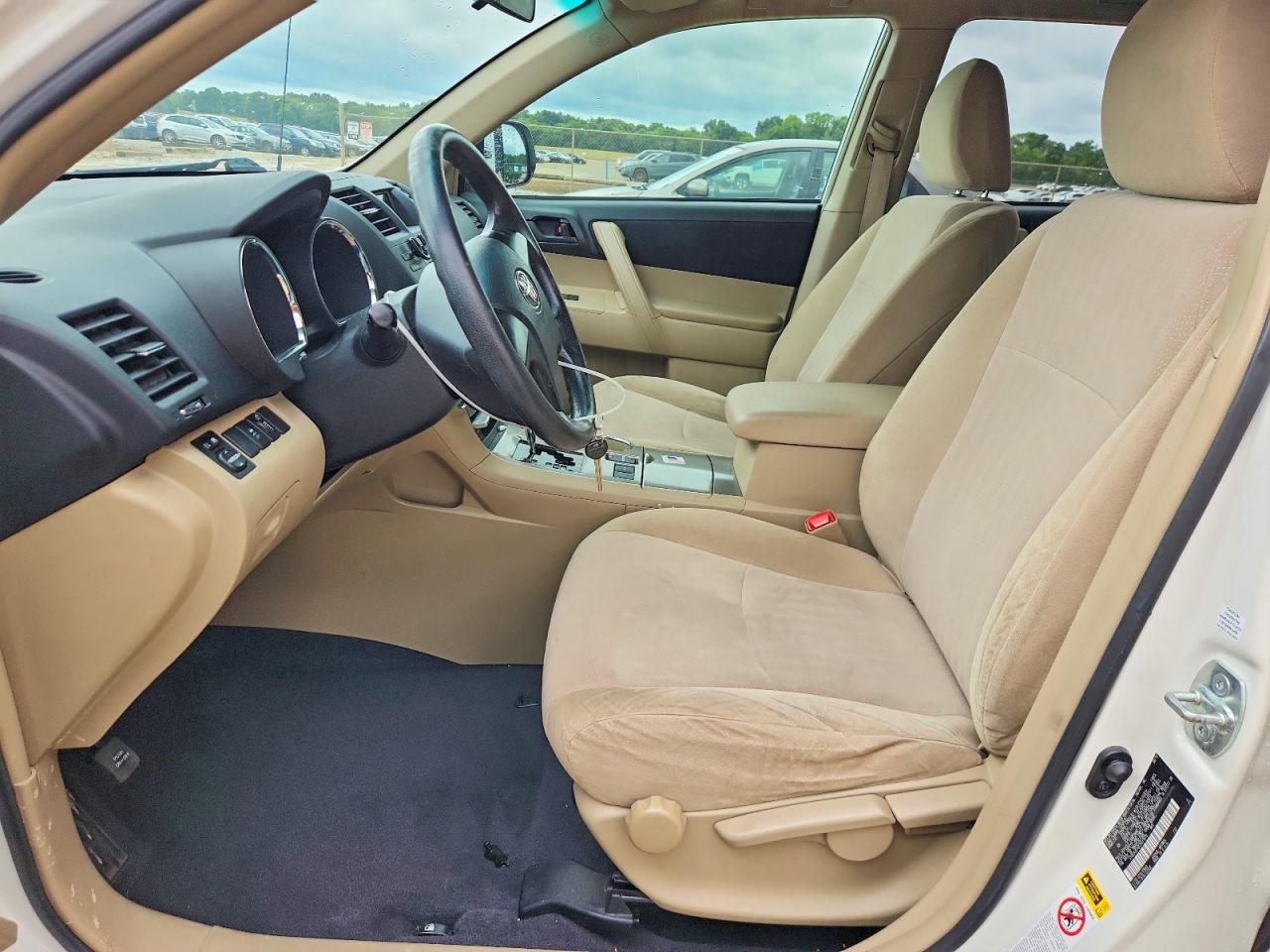 2012 Toyota Highlander Base White vin: 5TDZA3EH2CS031076