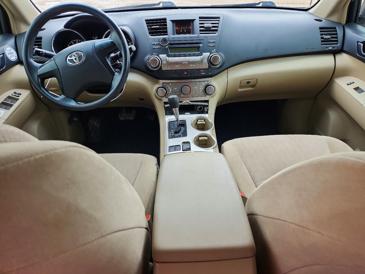 2012 Toyota Highlander Base White vin: 5TDZA3EH2CS031076