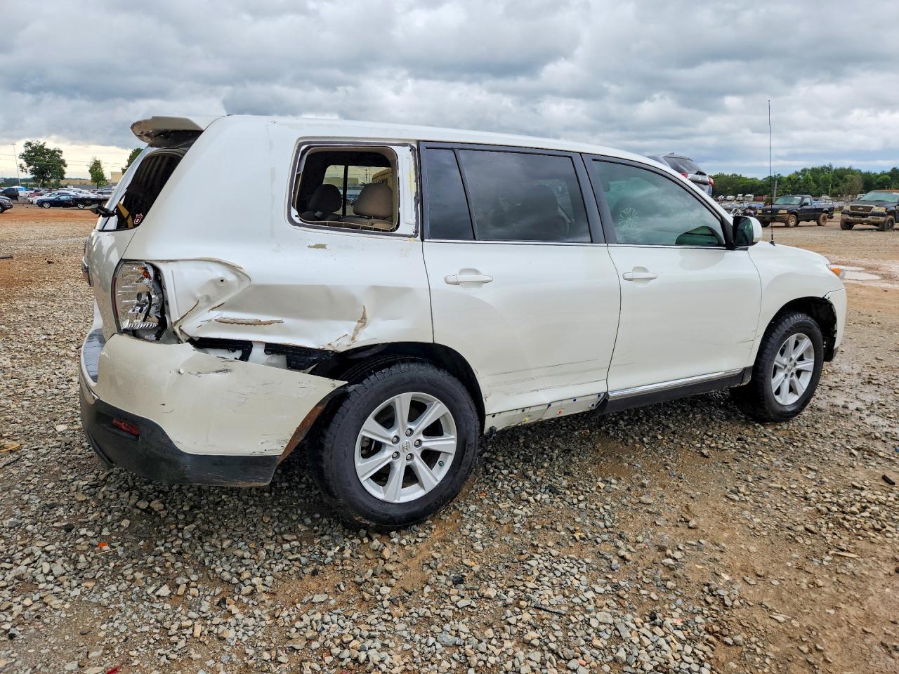 2012 Toyota Highlander Base White vin: 5TDZA3EH2CS031076