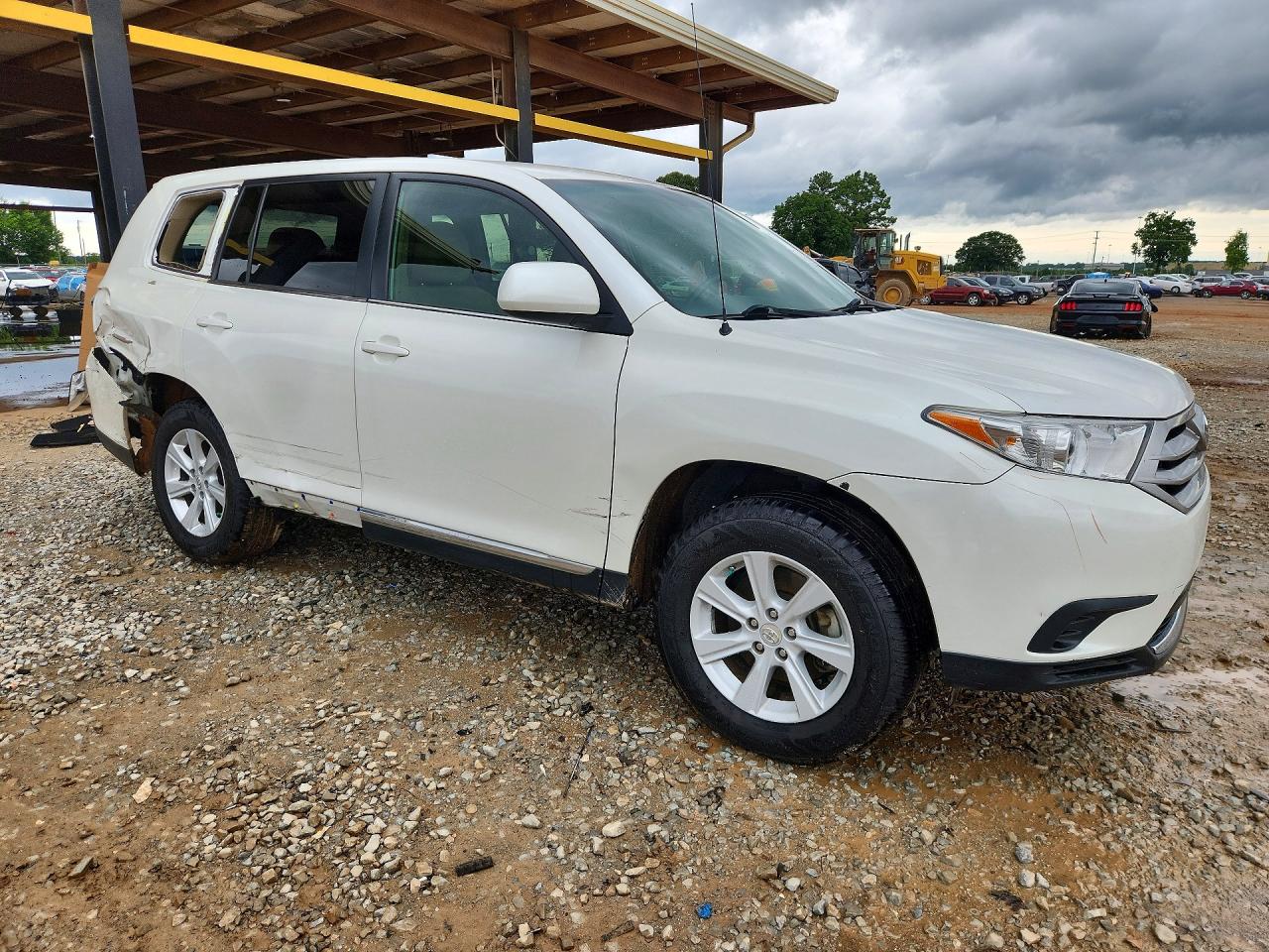 2012 Toyota Highlander Base White vin: 5TDZA3EH2CS031076
