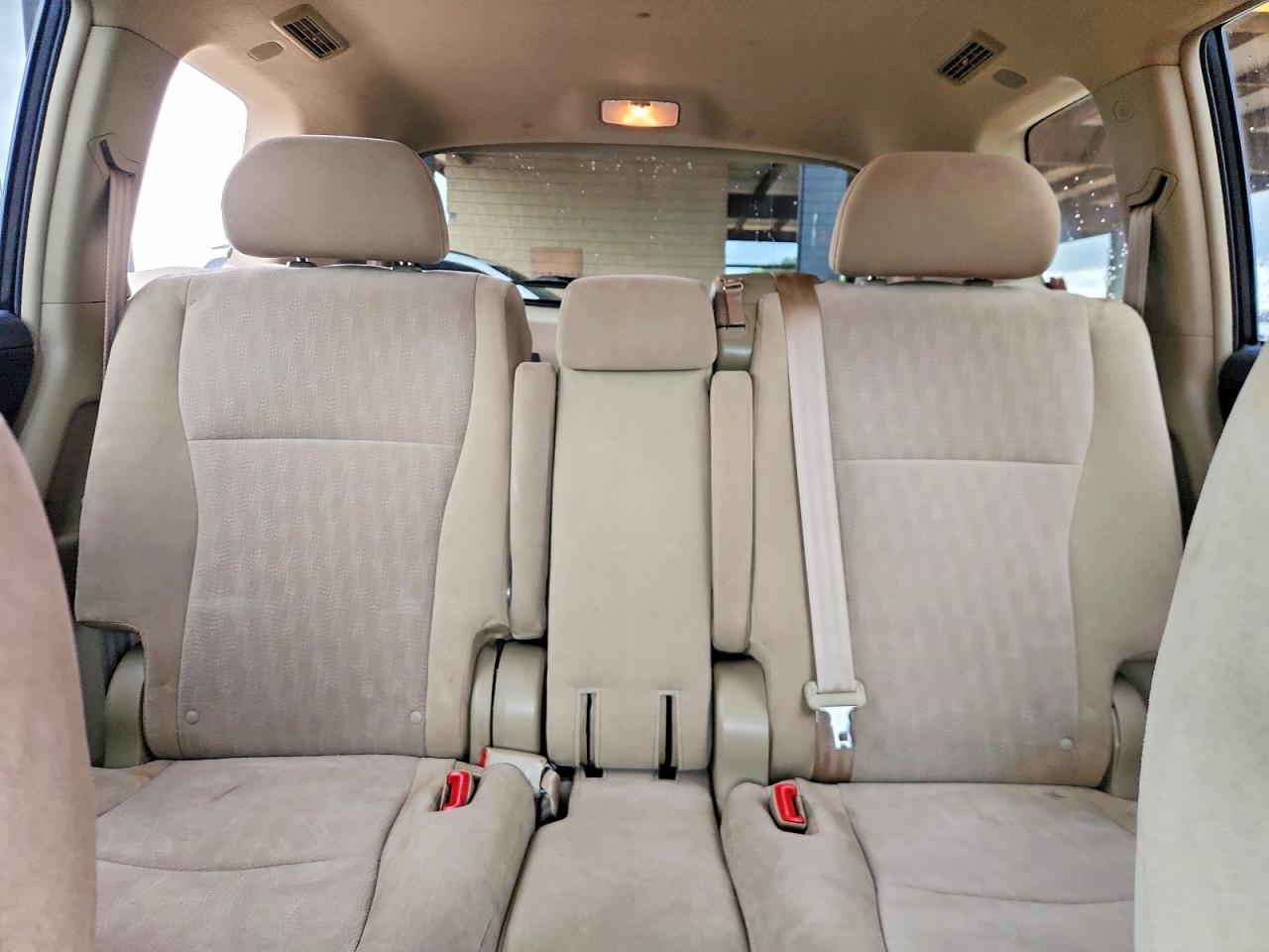 2012 Toyota Highlander Base White vin: 5TDZA3EH2CS031076