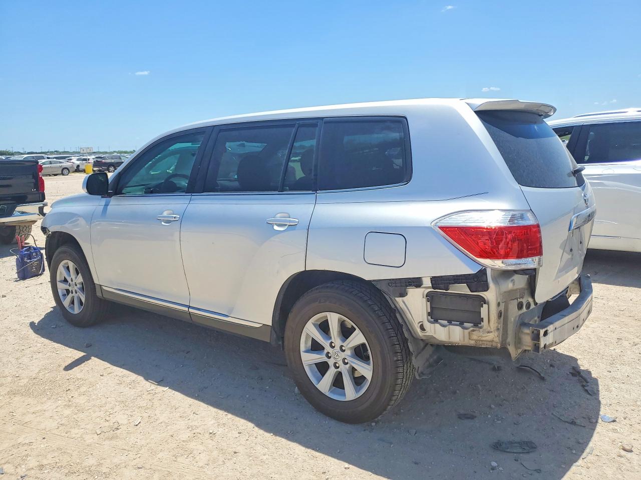 2013 Toyota Highlander Base Silver vin: 5TDZA3EH2DS035016