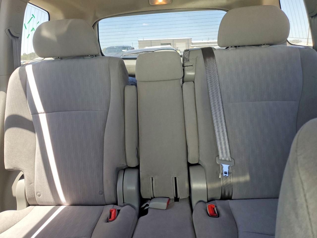 2013 Toyota Highlander Base Silver vin: 5TDZA3EH2DS035016