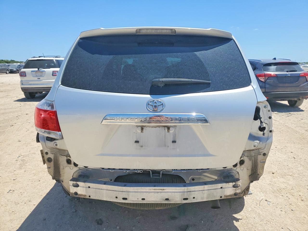 2013 Toyota Highlander Base Silver vin: 5TDZA3EH2DS035016