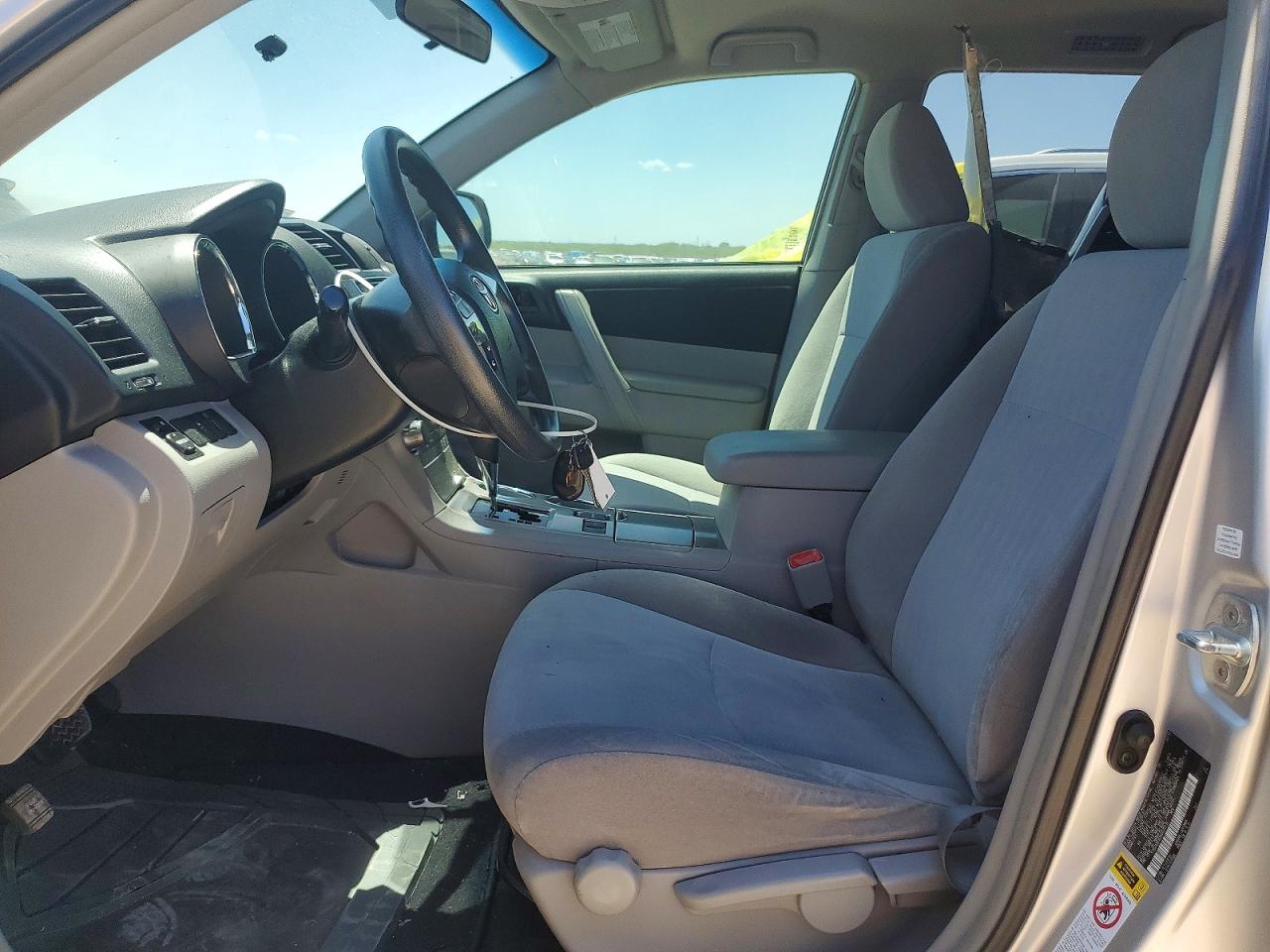 2013 Toyota Highlander Base Silver vin: 5TDZA3EH2DS035016