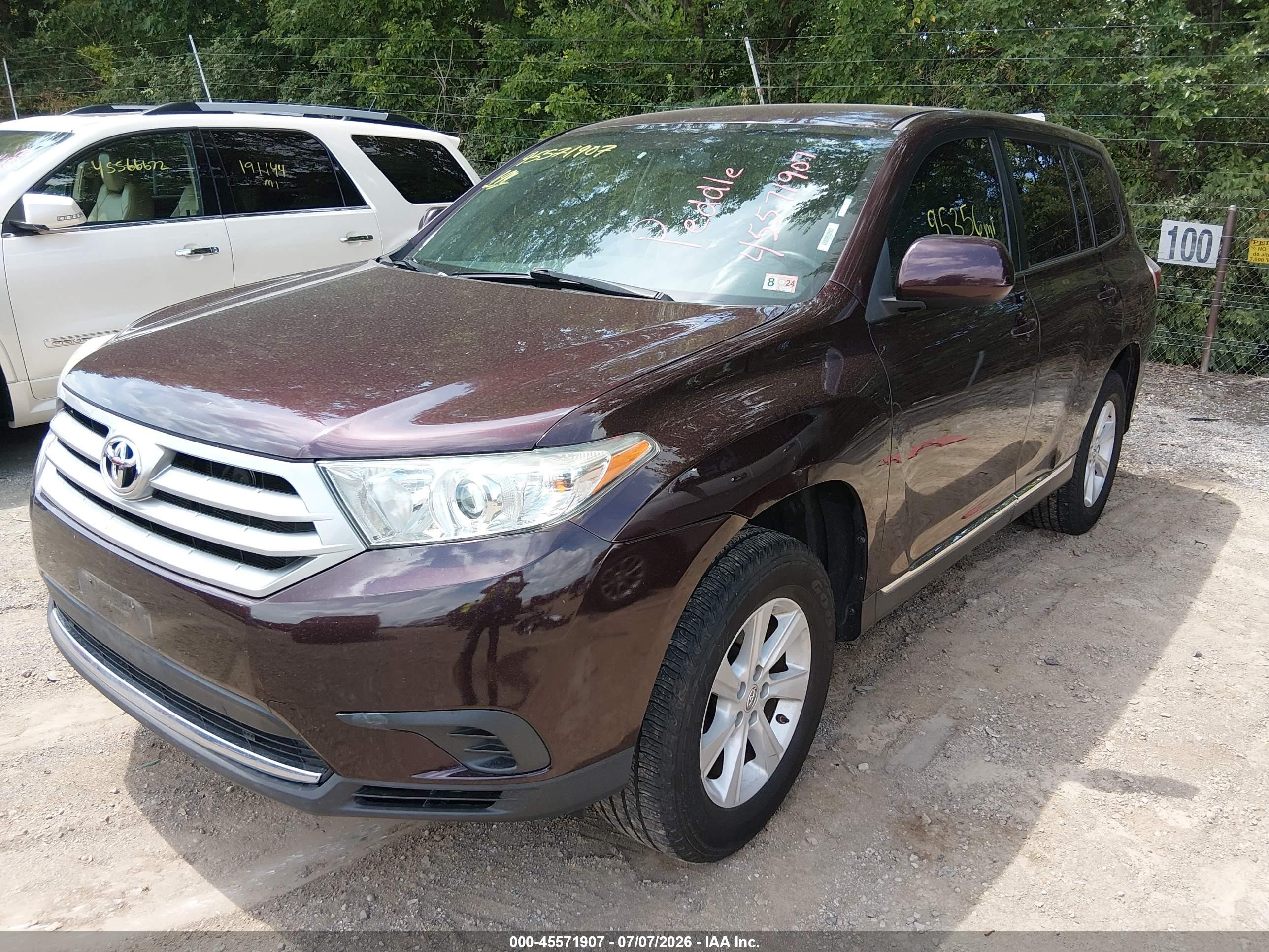 2013 Toyota Highlander   Burgundy vin: 5TDZA3EH2DS041897