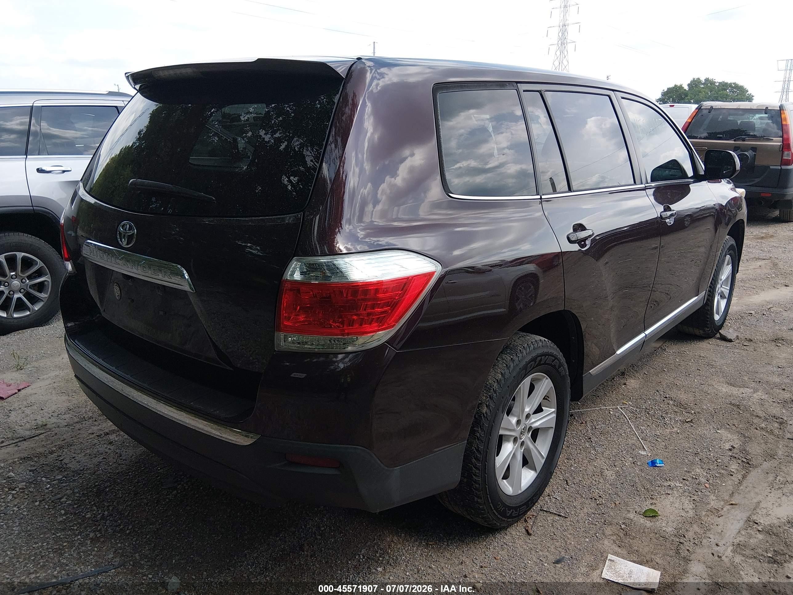2013 Toyota Highlander   Burgundy vin: 5TDZA3EH2DS041897
