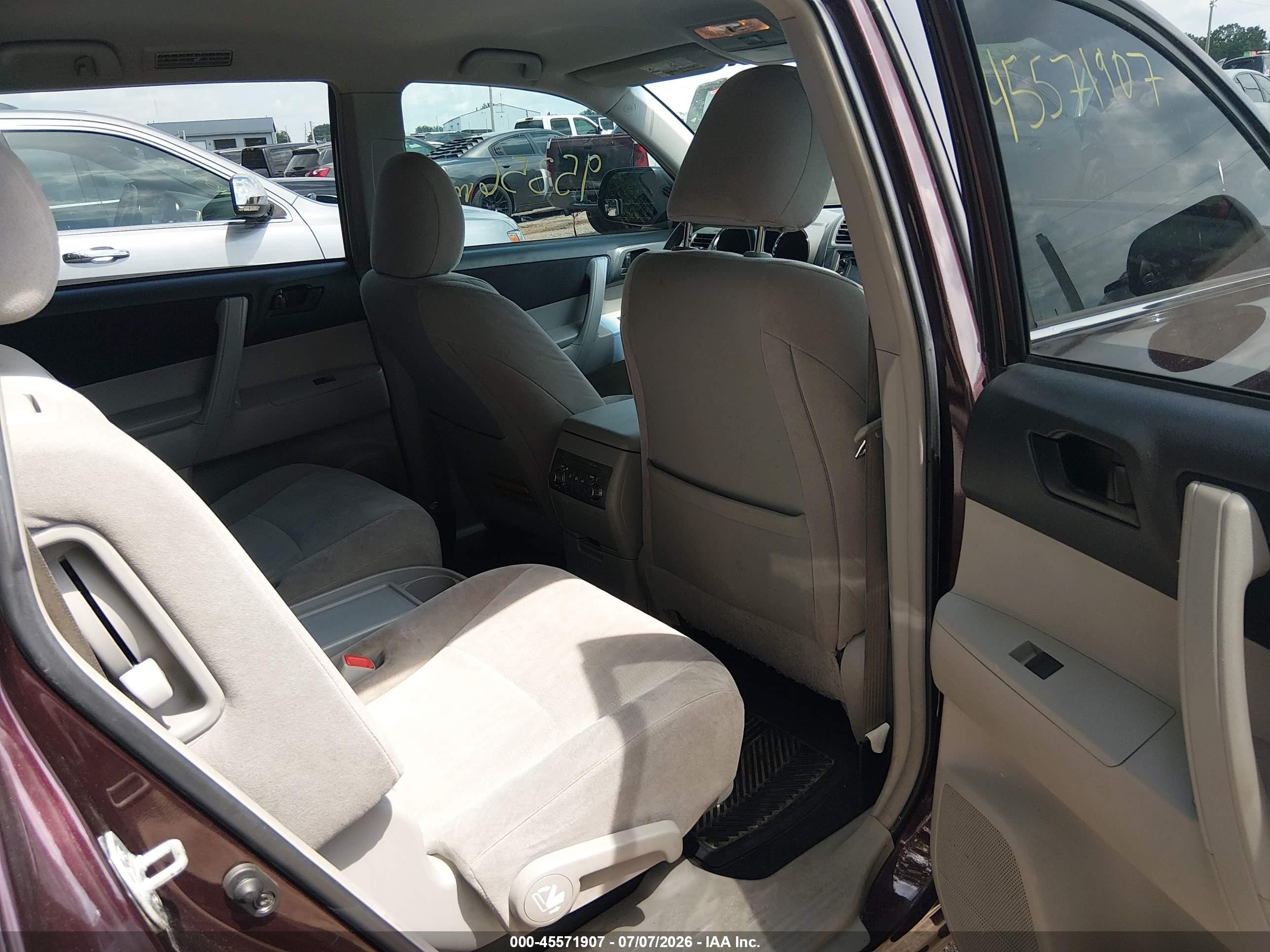 2013 Toyota Highlander   Burgundy vin: 5TDZA3EH2DS041897