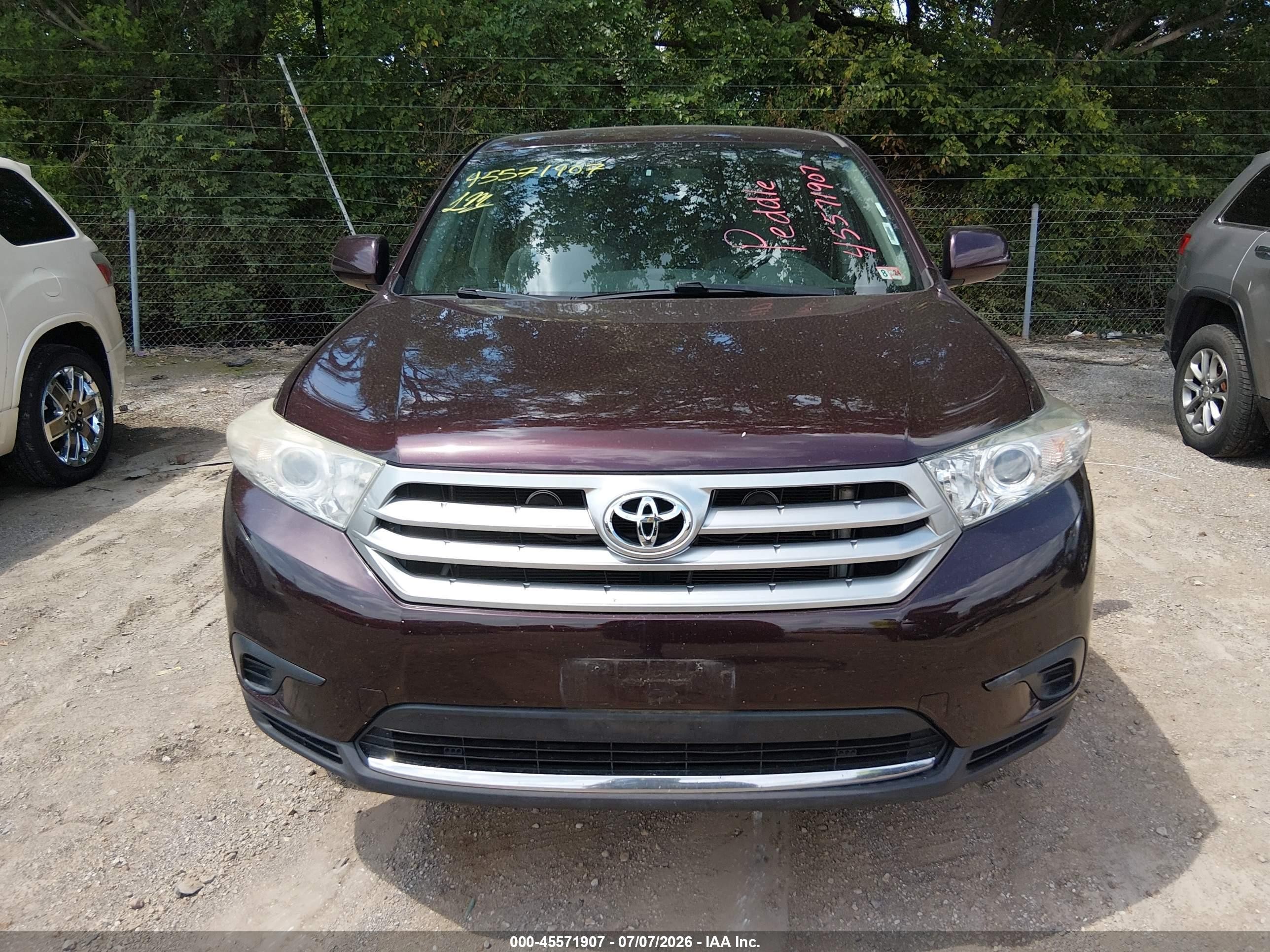 2013 Toyota Highlander   Burgundy vin: 5TDZA3EH2DS041897