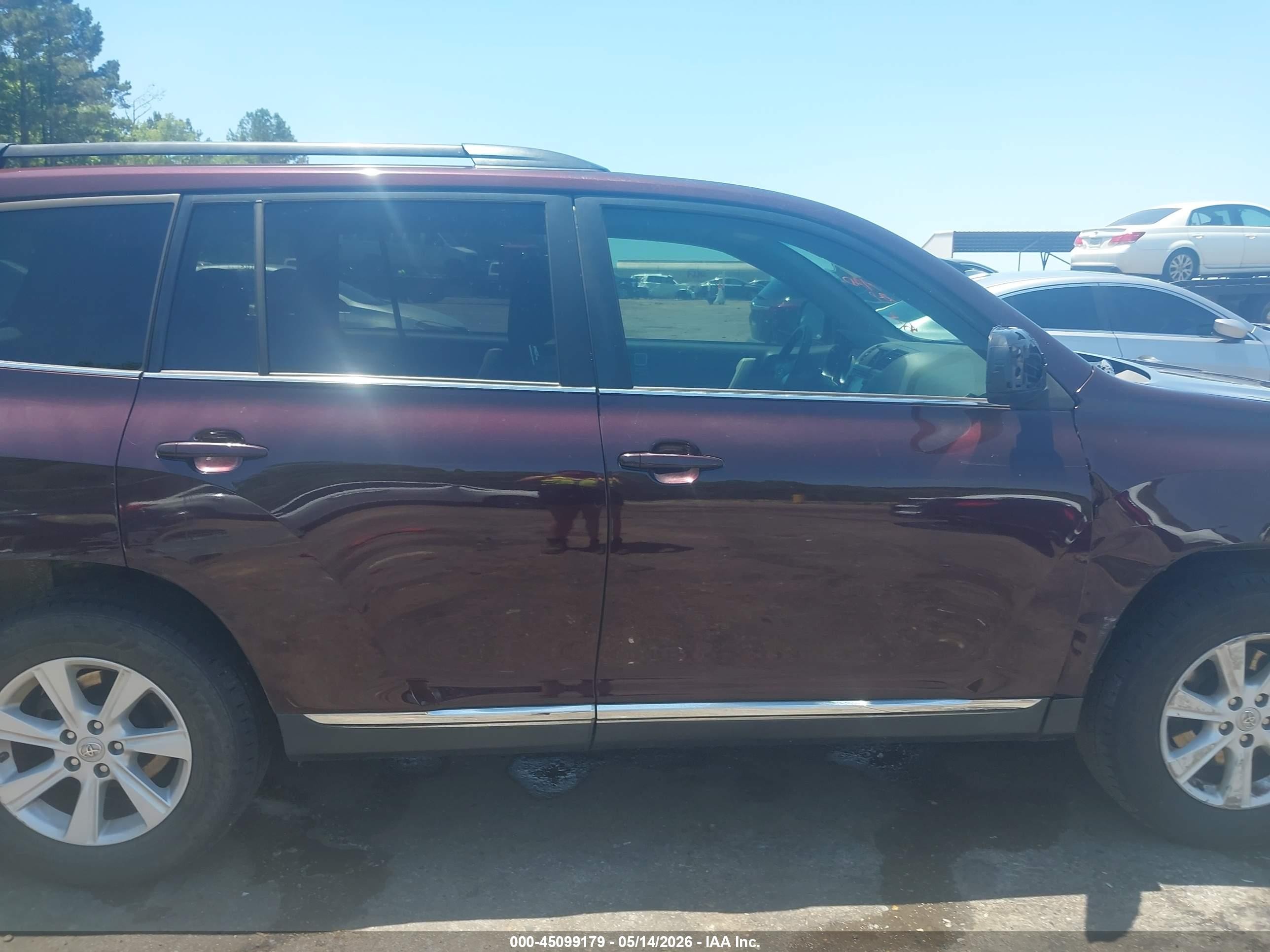 2013 Toyota Highlander Base Plus Maroon vin: 5TDZA3EH2DS042211