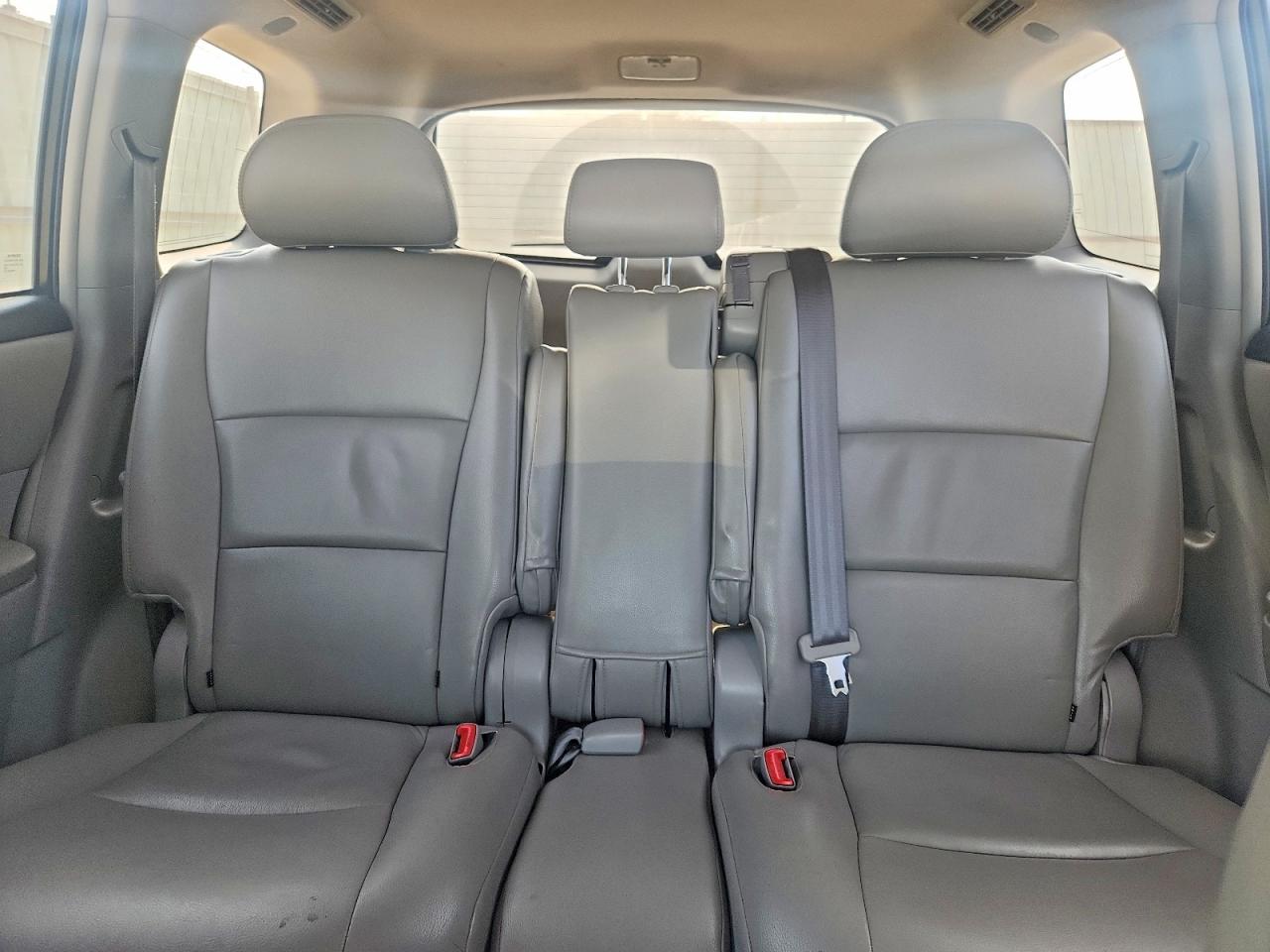 2013 Toyota Highlander Plus White vin: 5TDZA3EH2DS045268
