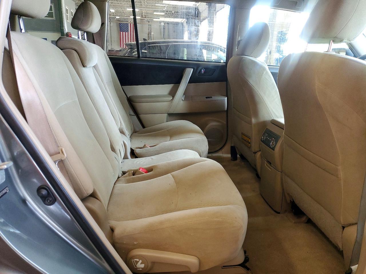 2010 Toyota Highlander Base Green vin: 5TDZA3EH3AS007155
