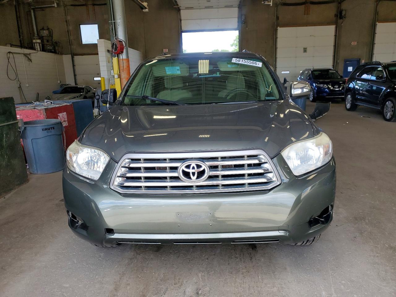 2010 Toyota Highlander Base Green vin: 5TDZA3EH3AS007155