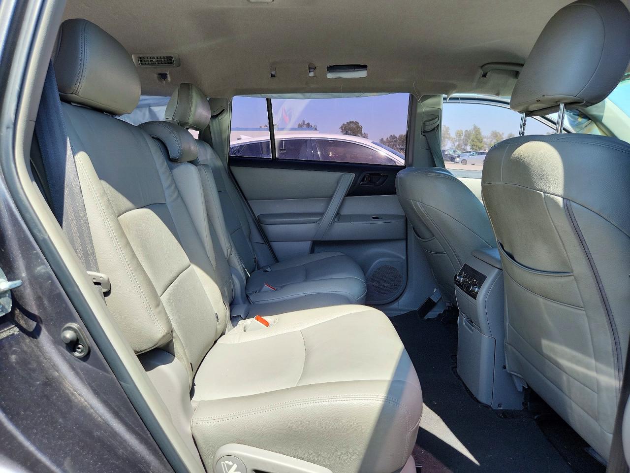2012 Toyota Highlander Base Gray vin: 5TDZA3EH3CS021995