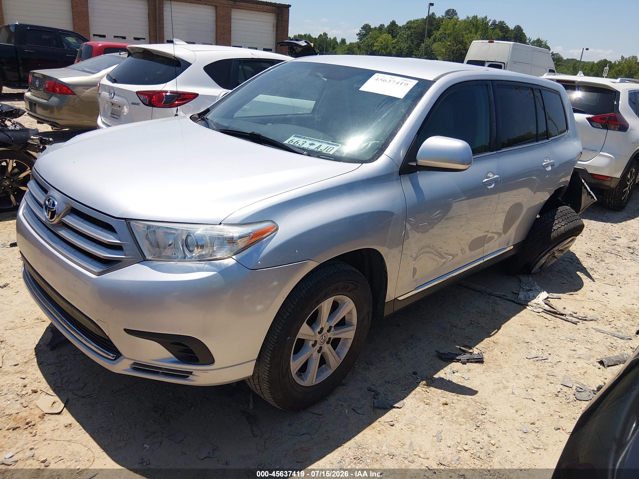 2012 Toyota Highlander   Silver vin: 5TDZA3EH3CS026291