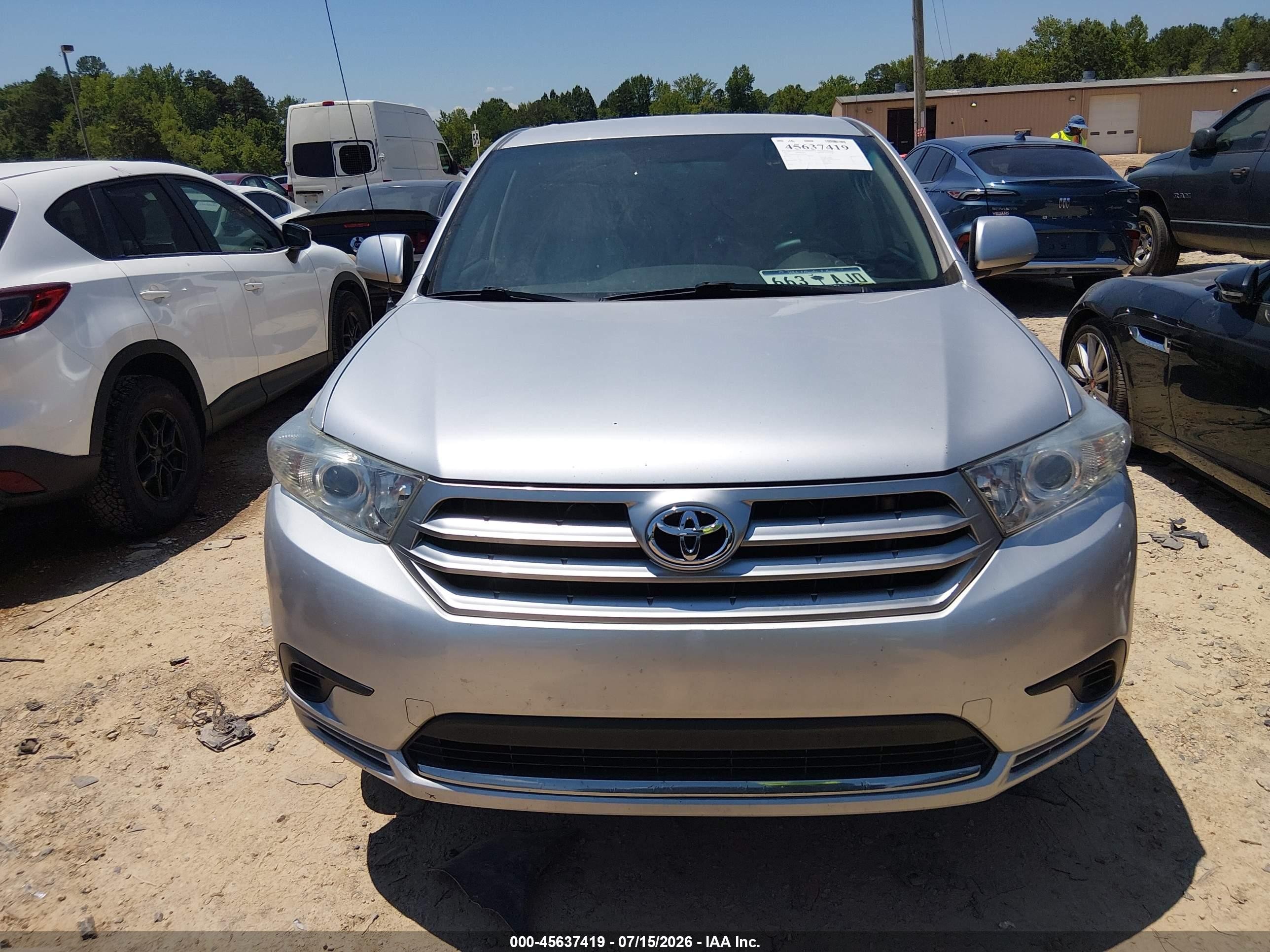 2012 Toyota Highlander   Silver vin: 5TDZA3EH3CS026291