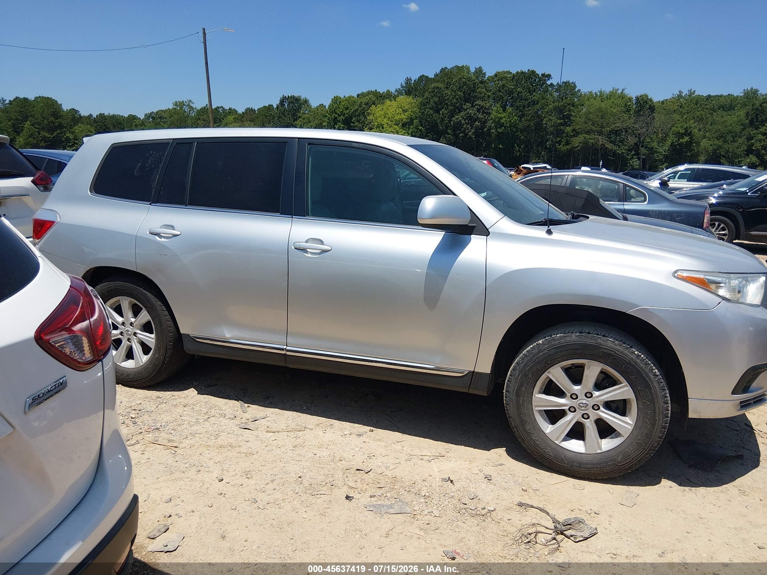 2012 Toyota Highlander   Silver vin: 5TDZA3EH3CS026291