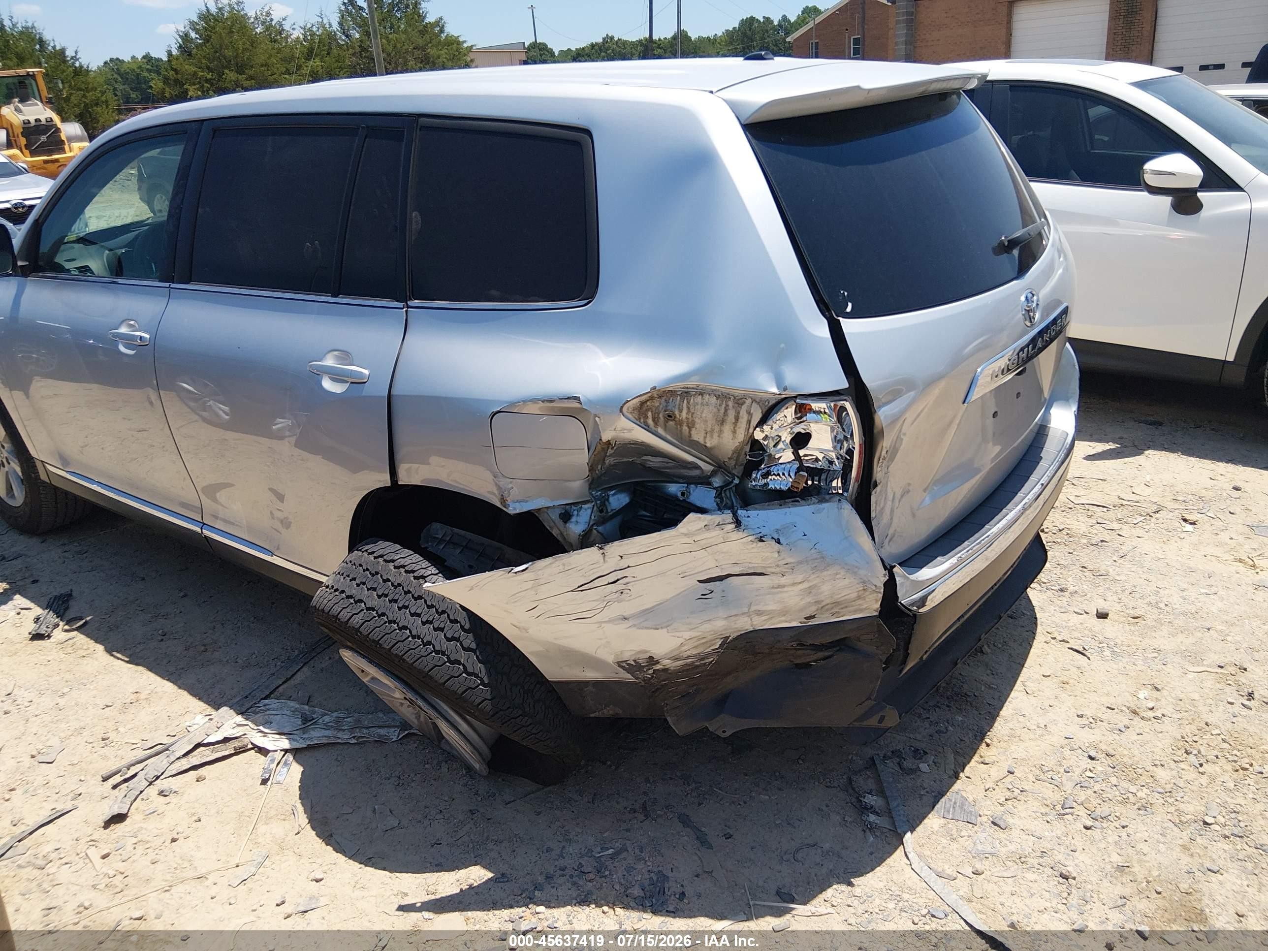 2012 Toyota Highlander   Silver vin: 5TDZA3EH3CS026291