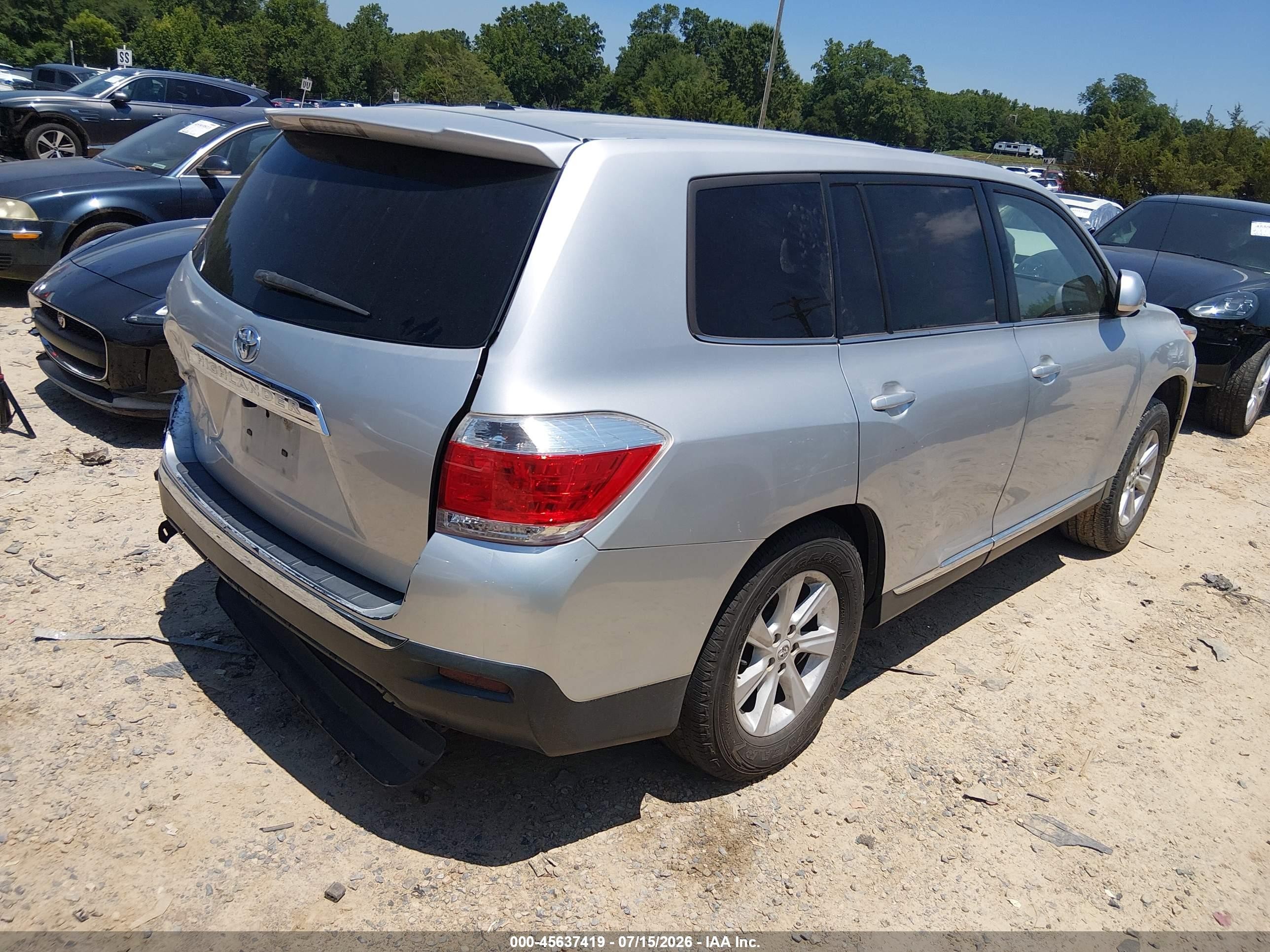 2012 Toyota Highlander   Silver vin: 5TDZA3EH3CS026291