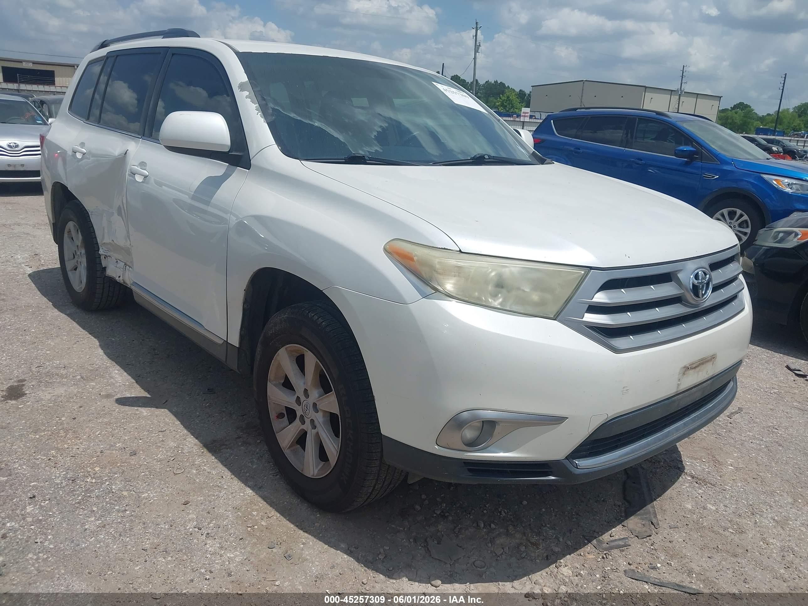 2012 Toyota Highlander   White vin: 5TDZA3EH3CS030292