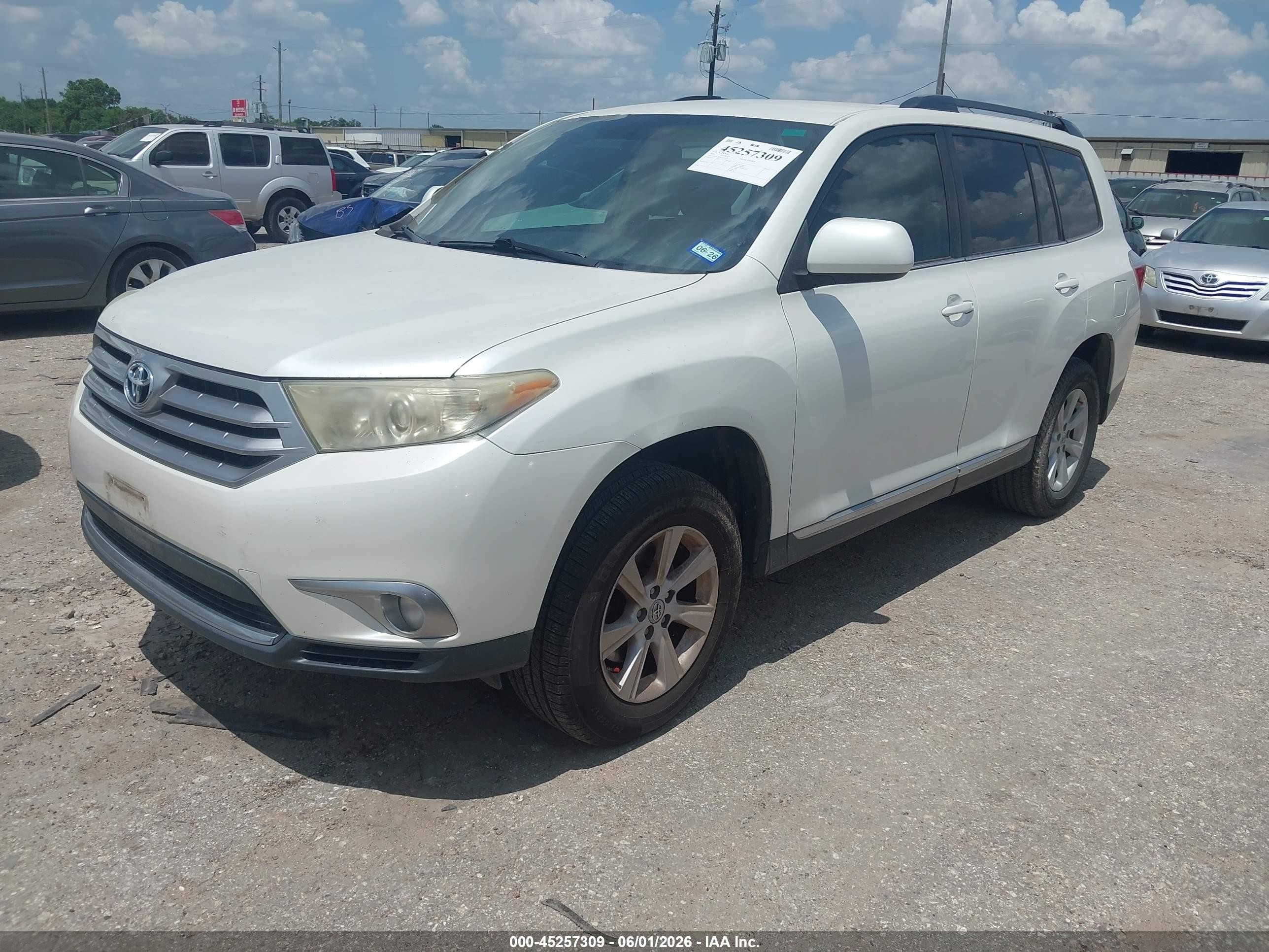 2012 Toyota Highlander   White vin: 5TDZA3EH3CS030292