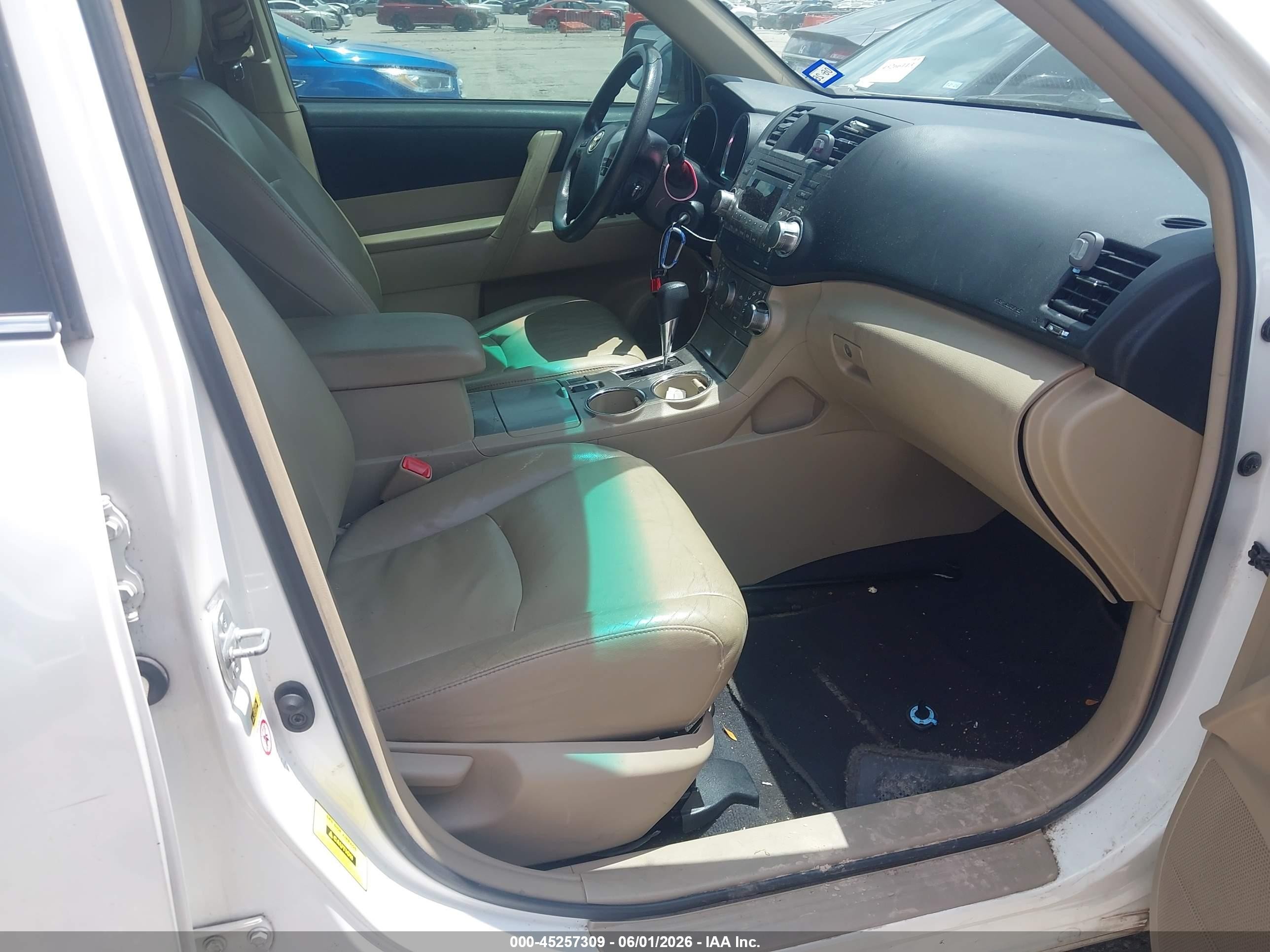 2012 Toyota Highlander   White vin: 5TDZA3EH3CS030292