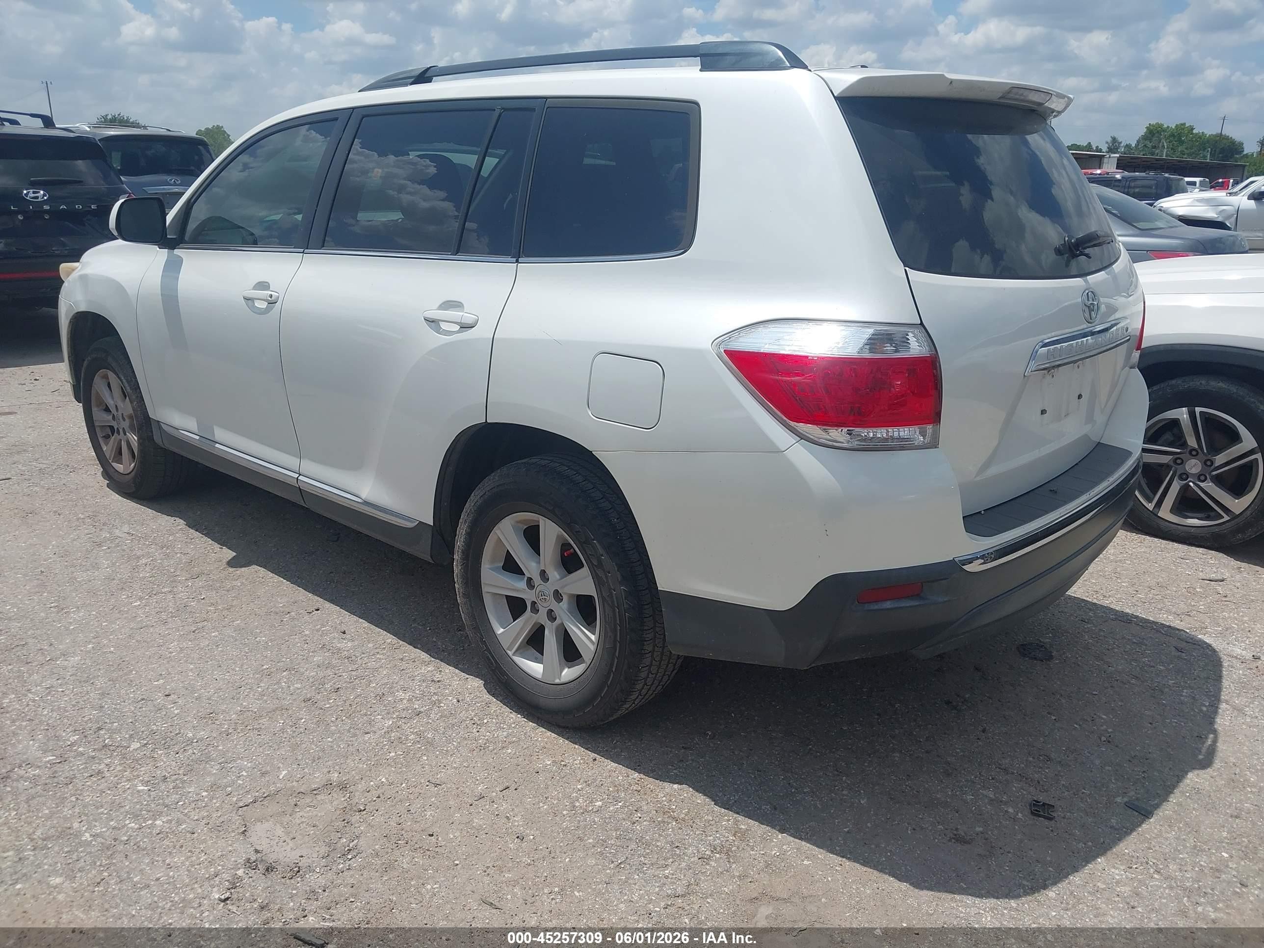 2012 Toyota Highlander   White vin: 5TDZA3EH3CS030292