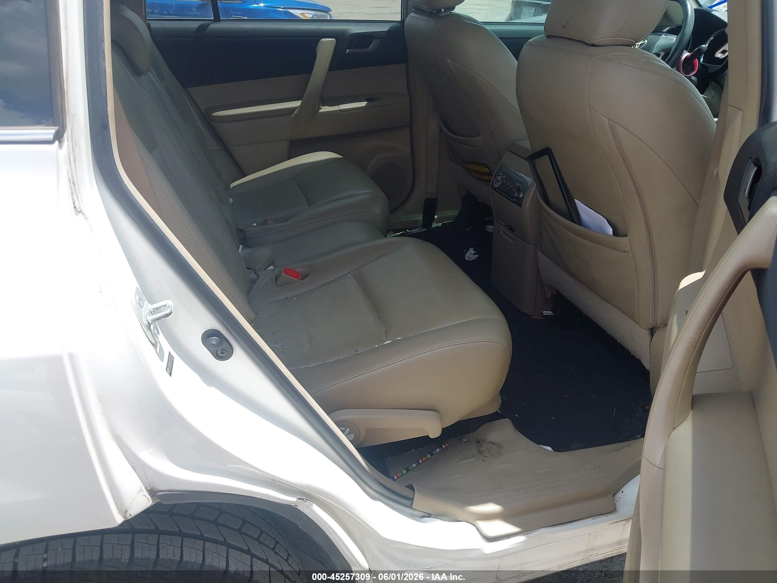 2012 Toyota Highlander   White vin: 5TDZA3EH3CS030292