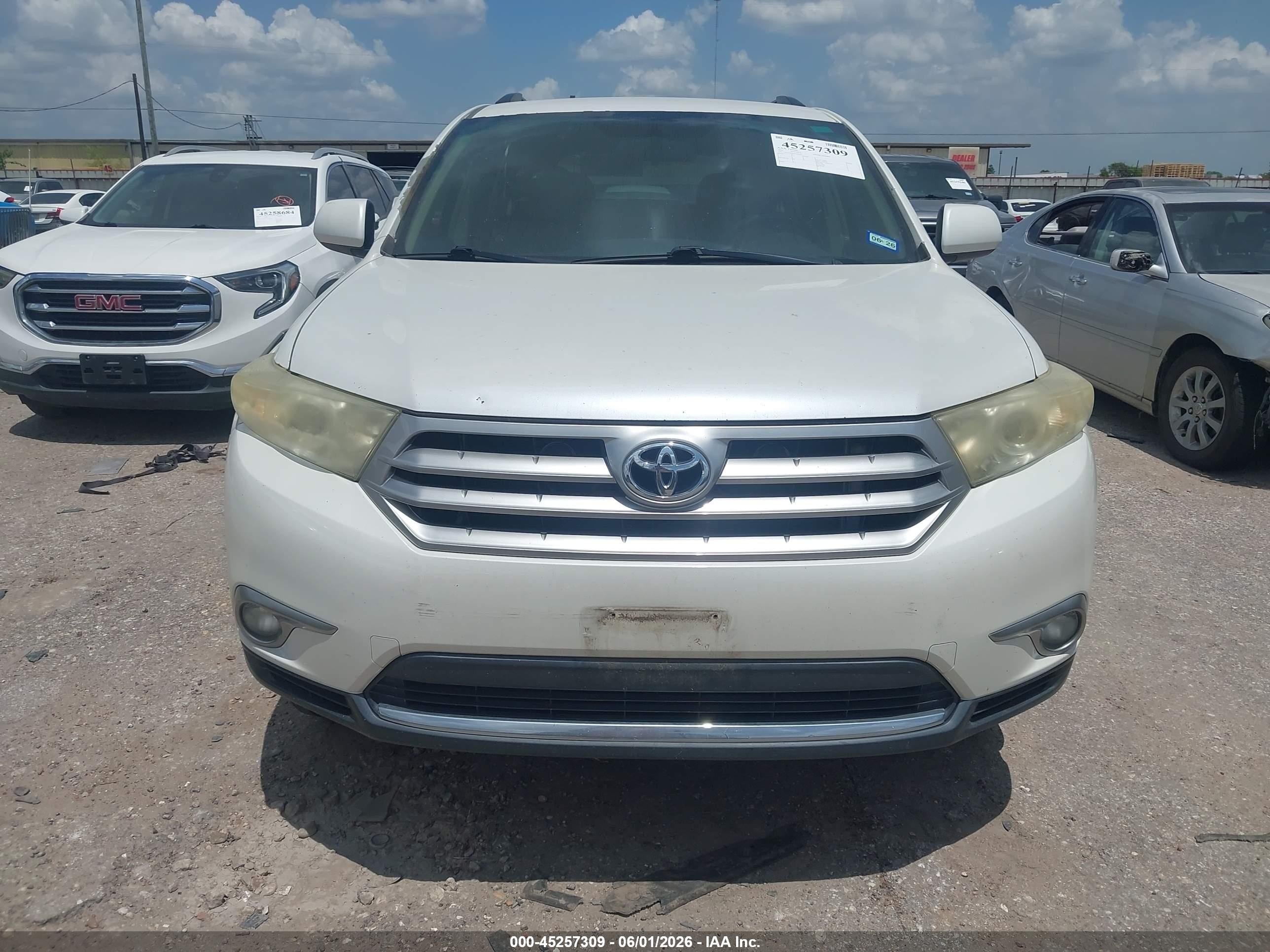 2012 Toyota Highlander   White vin: 5TDZA3EH3CS030292