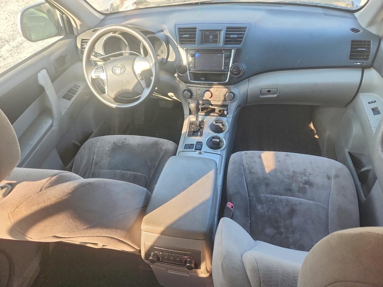 2013 Toyota Highlander Base Silver vin: 5TDZA3EH3DS033498